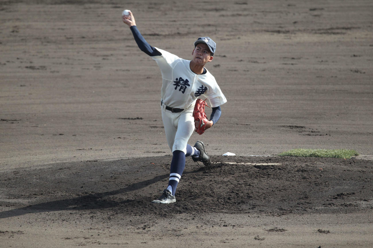 羽衣学園戦に先発した精華・松木平（撮影・佐藤妙月）