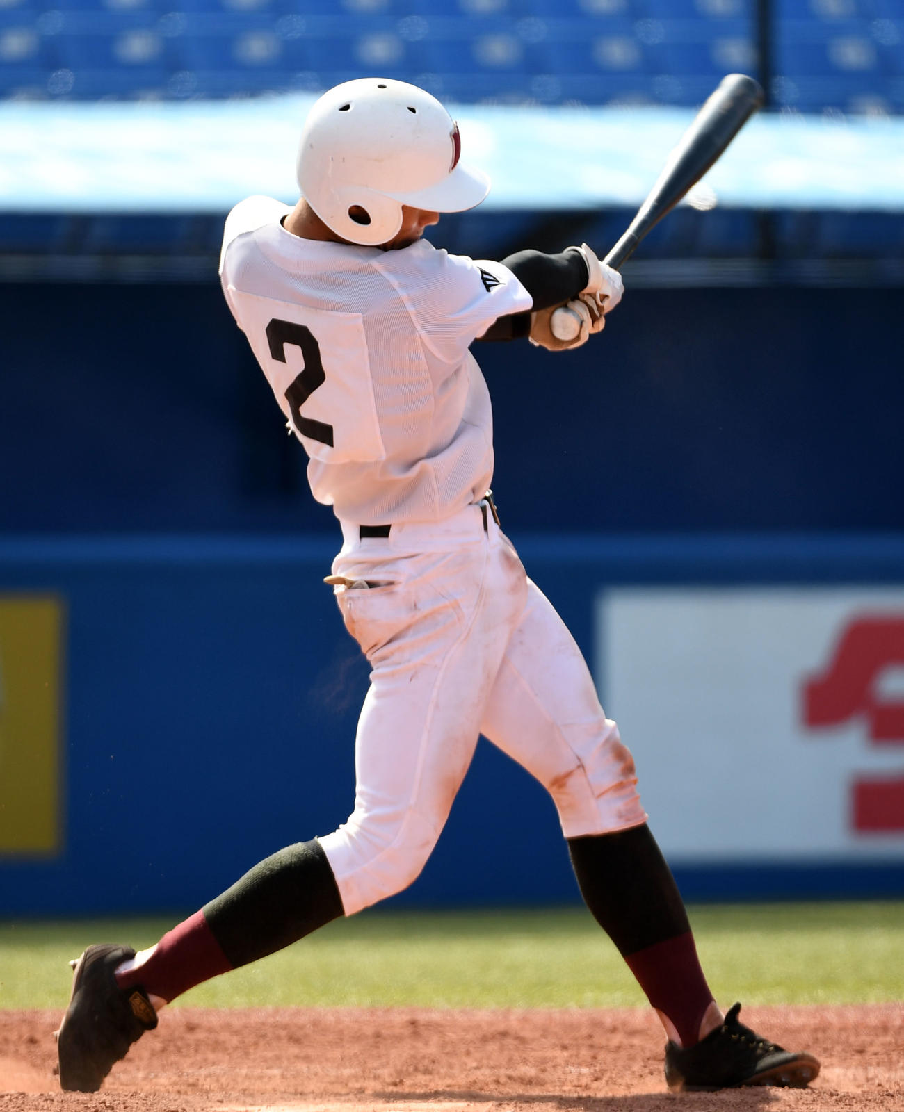 紅葉川対成立学園　10回表タイブレーク紅葉川1死二塁、右中間へ適時三塁打を放つ菅原（撮影・横山健太）