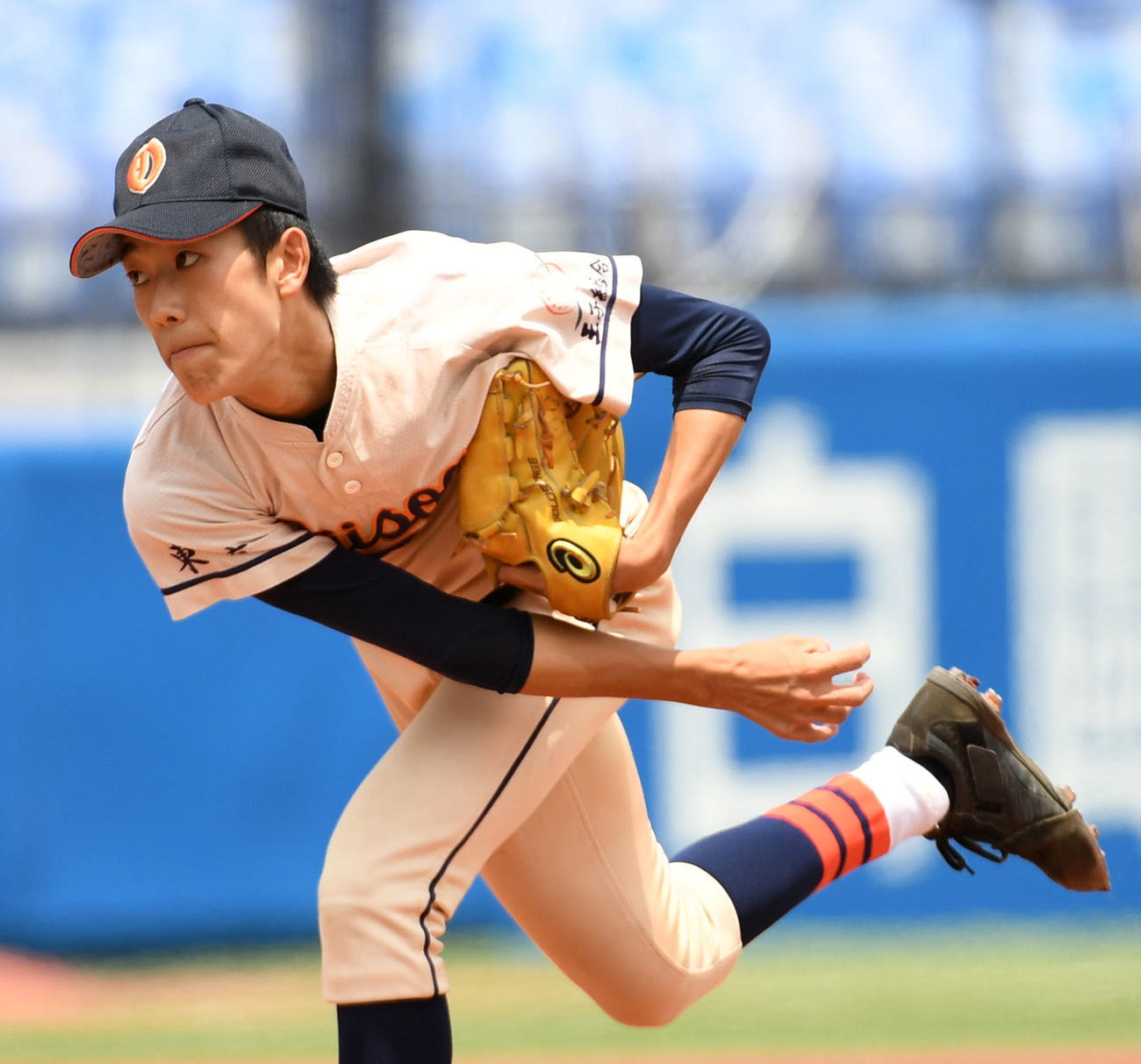 王子総合対立教池袋　力投する王子総合先発の西出（撮影・横山健太）