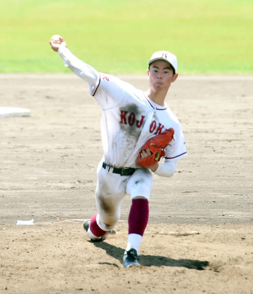 米沢中央対米沢興譲館　2失点完投した米沢興譲館・渡部大（撮影・相沢孔志）