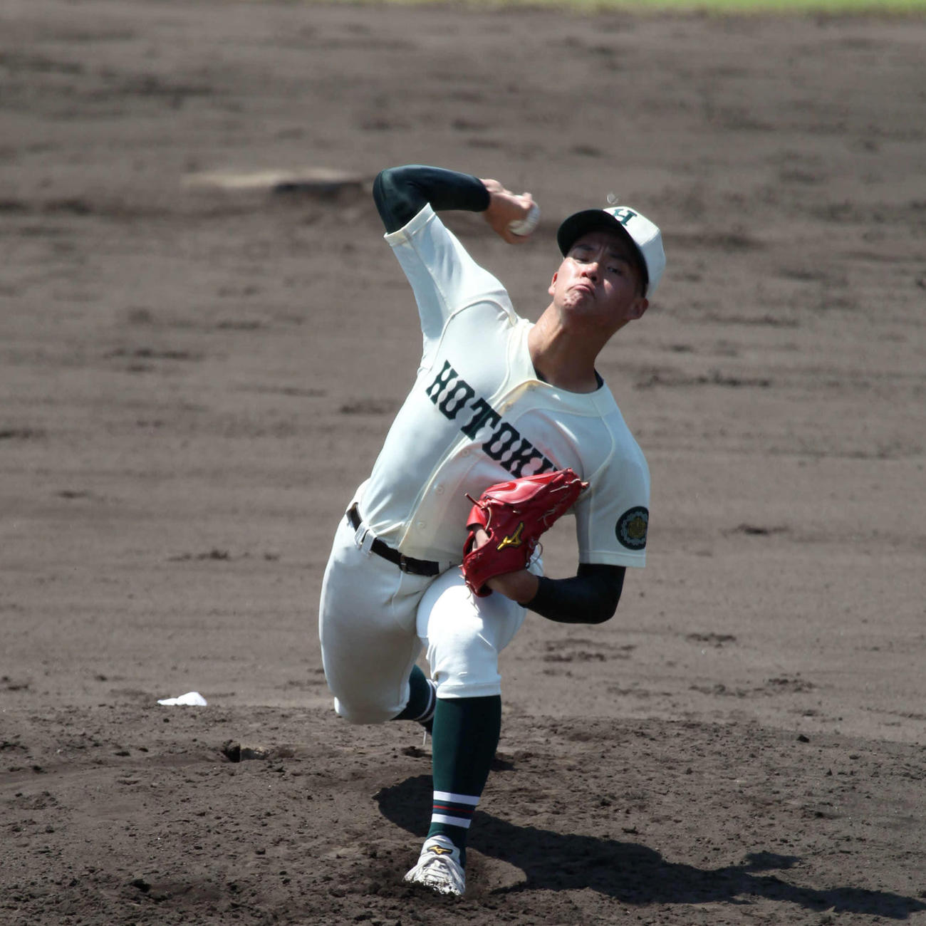 県西宮戦に先発し8回1失点だった報徳・坂口（撮影・佐藤妙月）
