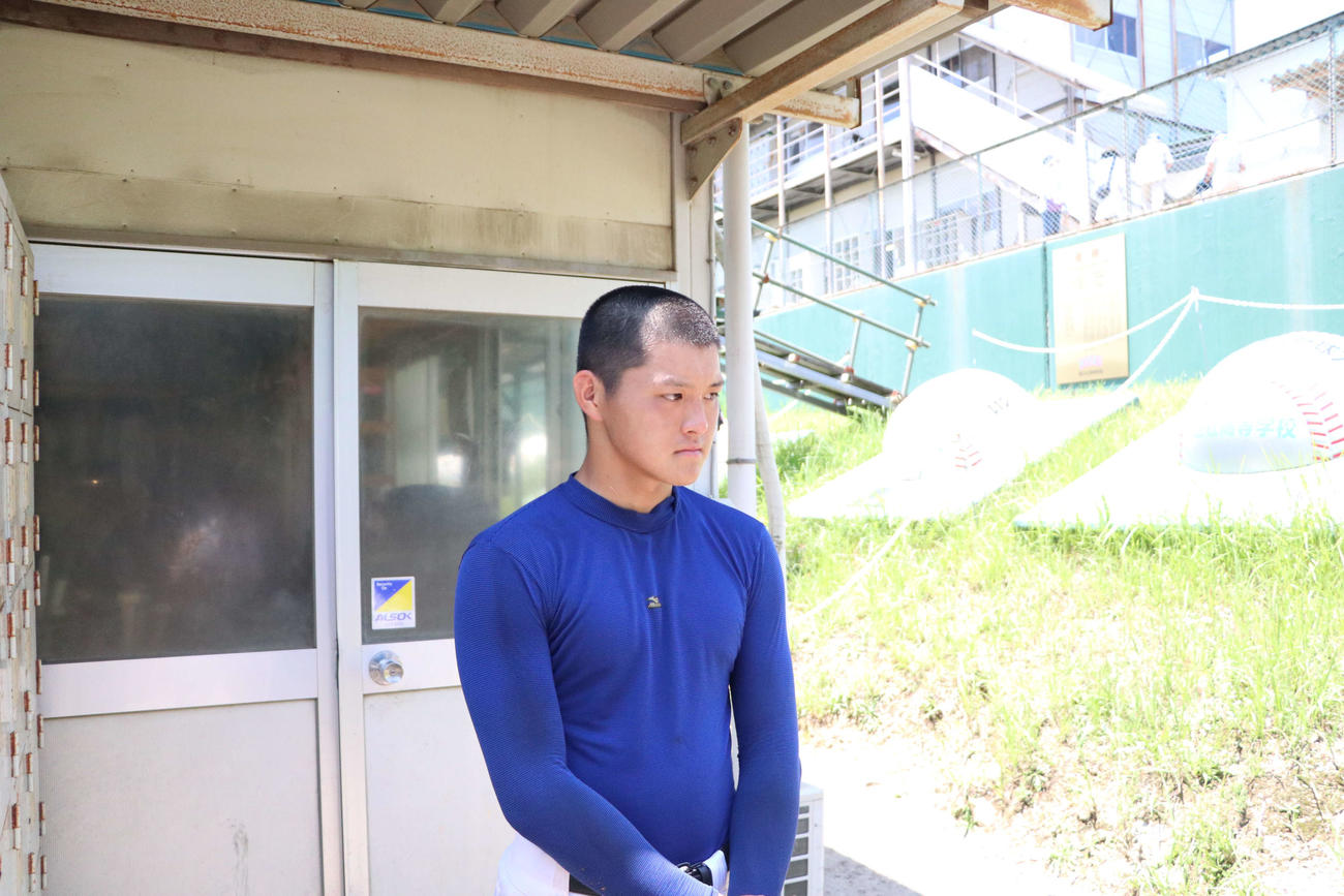 取材に応える履正社・関本主将（撮影・南谷竜則）