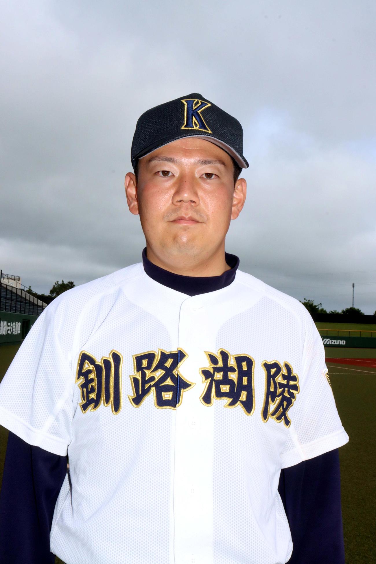 釧路北陽対釧路湖陵　今春就任したばかりの釧路湖陵・大川監督（撮影・永野高輔）