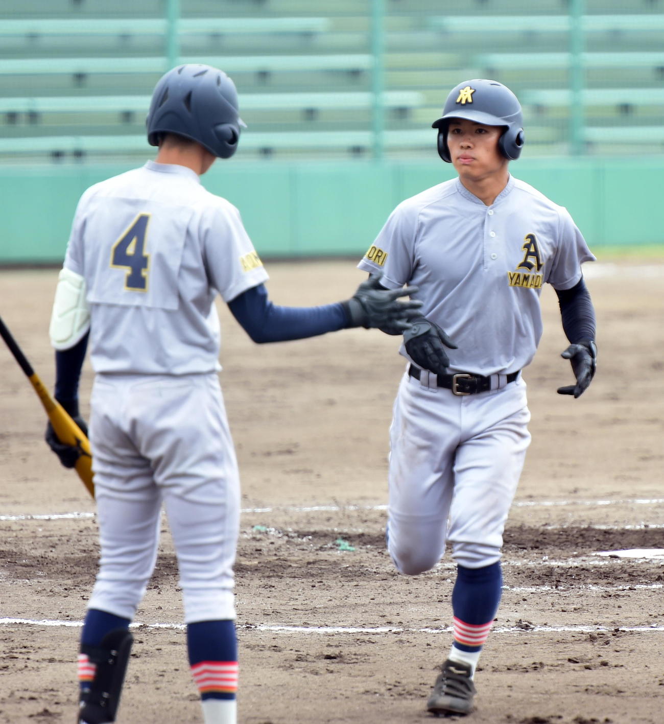 青森山田対五所川原商　青森山田3回表1死、2試合連続本塁打を放った川原田（右）（撮影・山田愛斗）