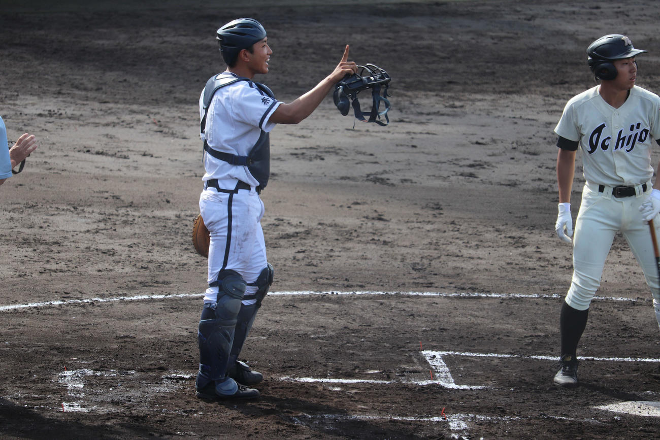 8回に一時逆転となる3ランを放ったプロ注目捕手の郡山・土井