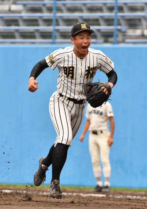 明桜対能代松陽　2回、気合の入った表情を見せる明桜・橘高（撮影・柴田隆二）