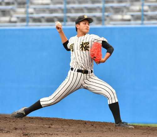 明桜対能代松陽　6回途中から登板した明桜・長尾（撮影・柴田隆二）