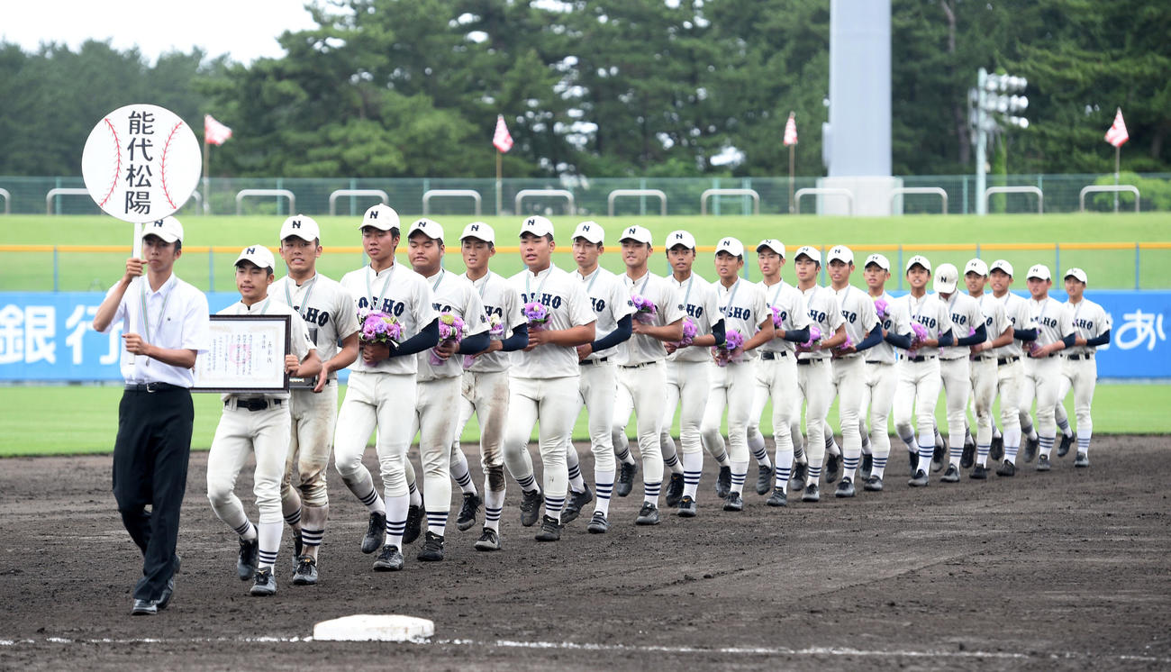 明桜対能代松陽　秋田県高校野球大会で準優勝の能代松陽ナイン（撮影・柴田隆二）