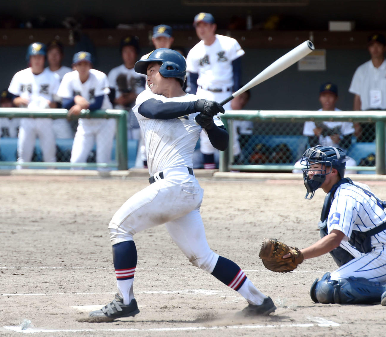 酒田南対羽黒　7回裏羽黒無死、中二塁打を放つ本田（撮影・相沢孔志）