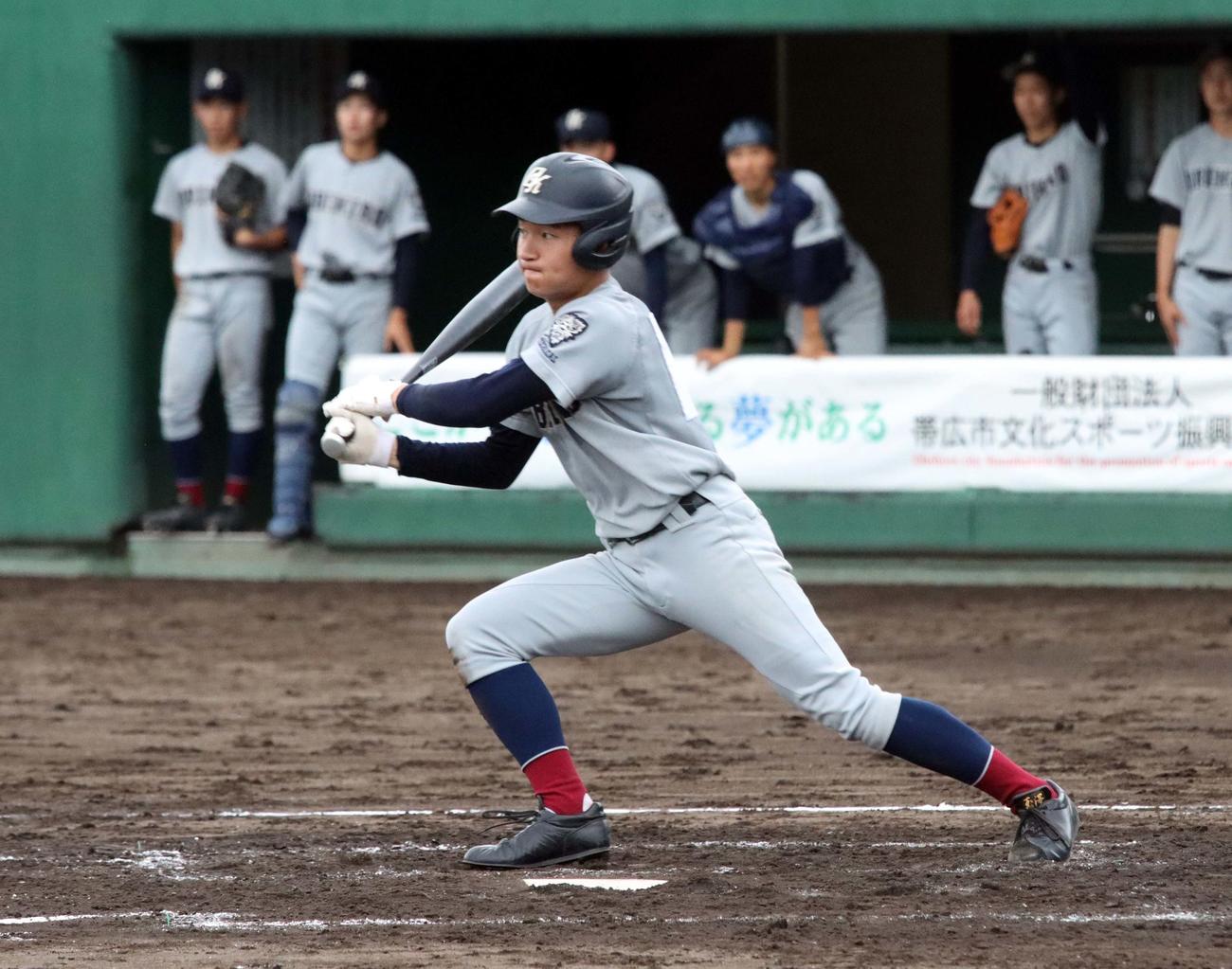 芽室対帯広工　9回1失点完投した帯広工の左腕エース沢尾は打撃でも2安打1打点と勝利に貢献した（撮影・永野高輔）