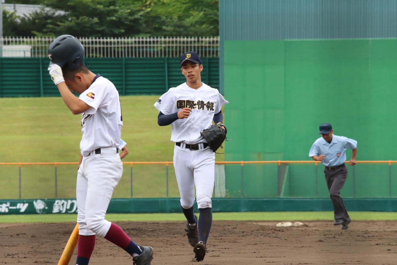 恵庭北対札幌国際情報　完投勝利を挙げた札幌国際情報エース原田（撮影・保坂果那）