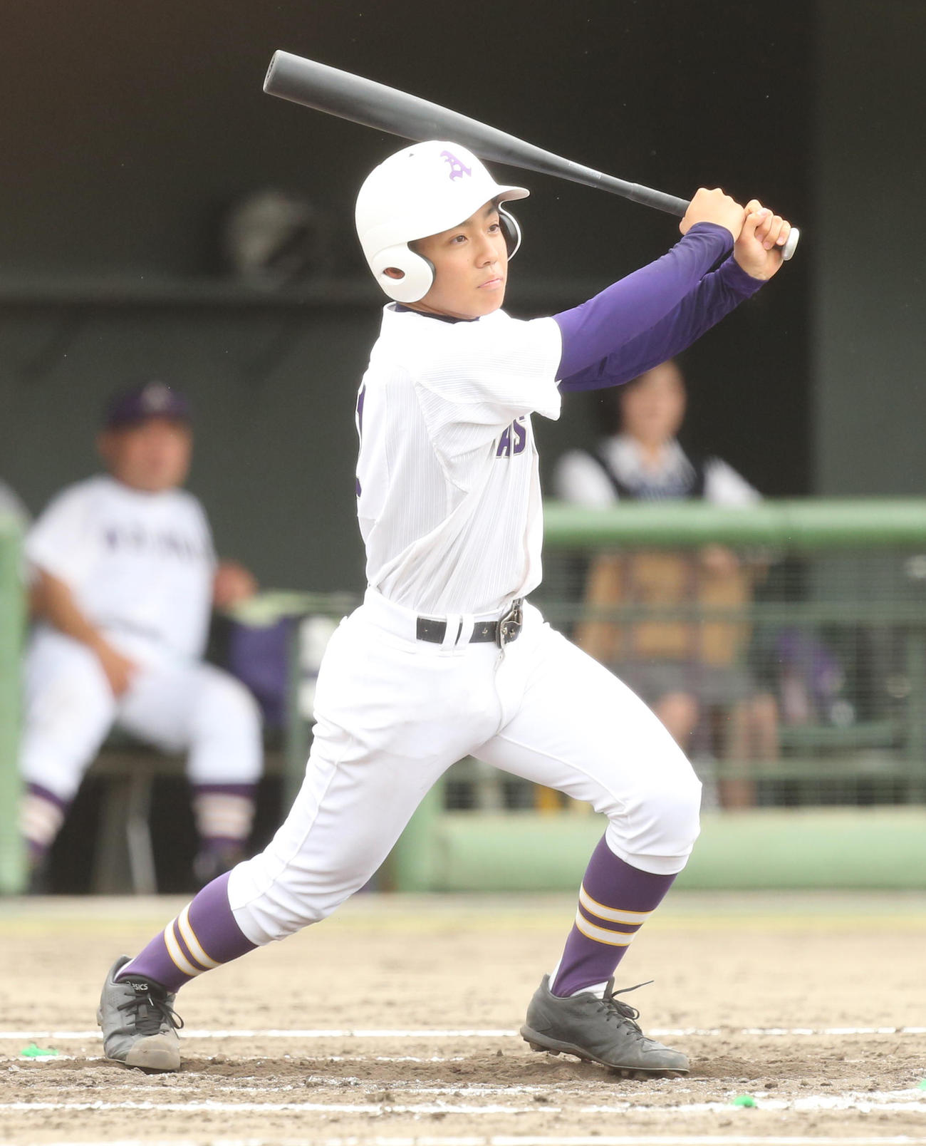 郡山東対安積　3回裏安積2死一、二塁、右適時三塁打を放つ鈴木（撮影・野上伸悟）