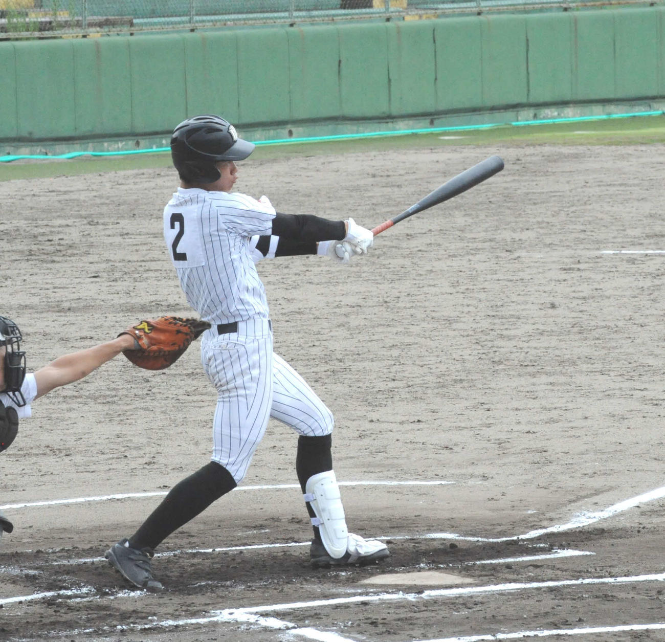 初回、中前に二塁打を放った磐田東・二俣