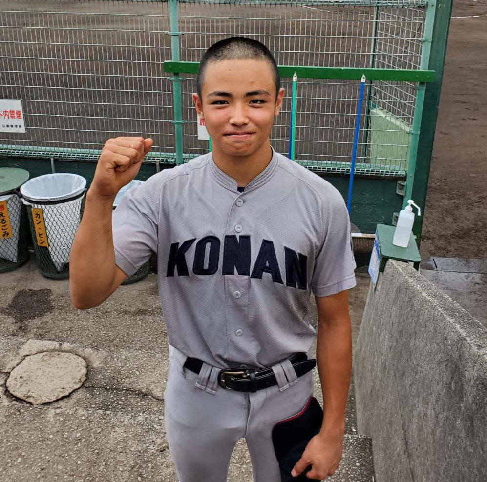 2安打を放ってコールド勝ちに貢献した甲南の野田泰司朗は父浩司氏に似た表情だ