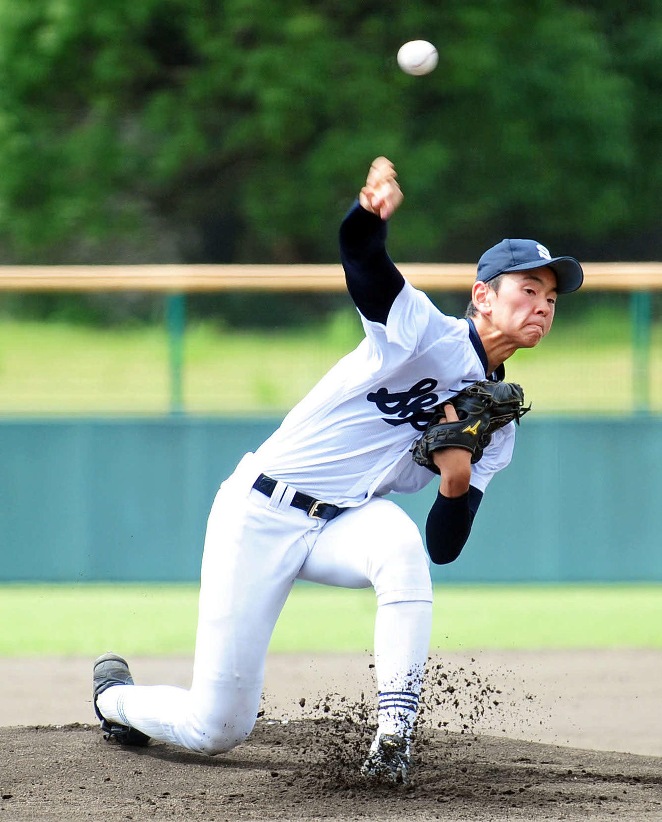 5回6安打6奪三振の力投で勝利に貢献した静岡の高須