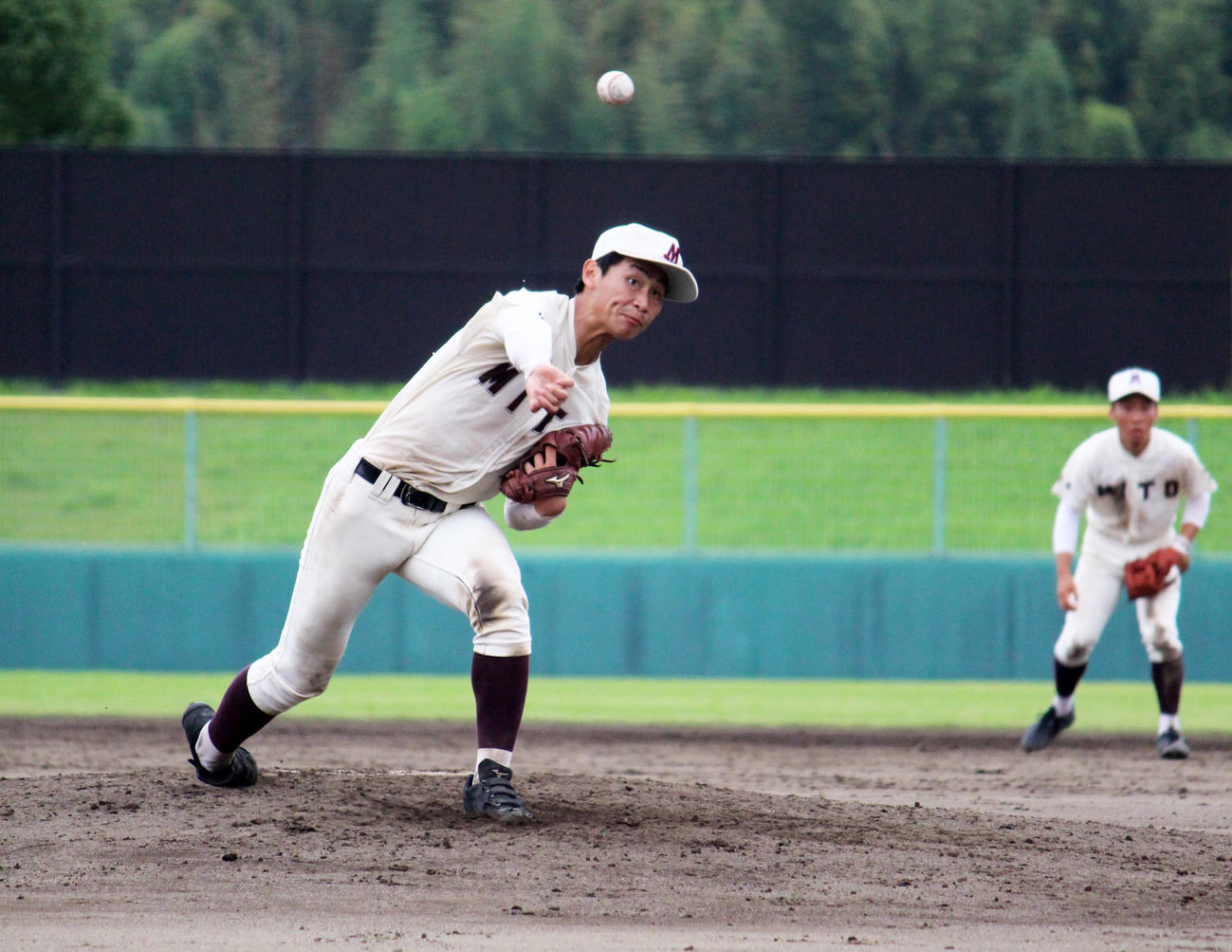 7回岩瀬日大1死後、2番手で登板した水戸一・古谷（撮影・玉置肇）