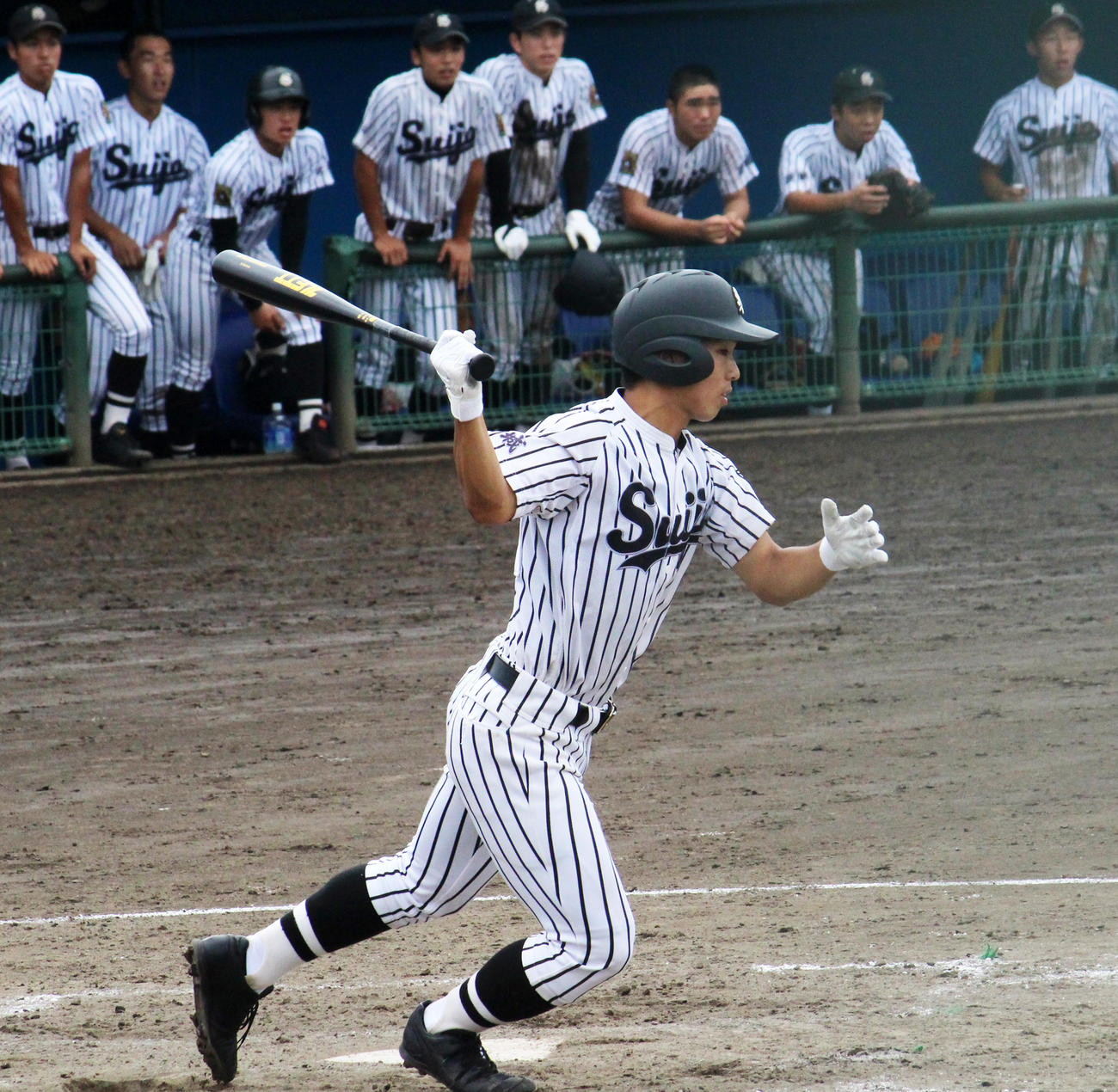 8回表水城2死一、二塁、代打清宮は右前に同点打を放つ（撮影・玉置肇）