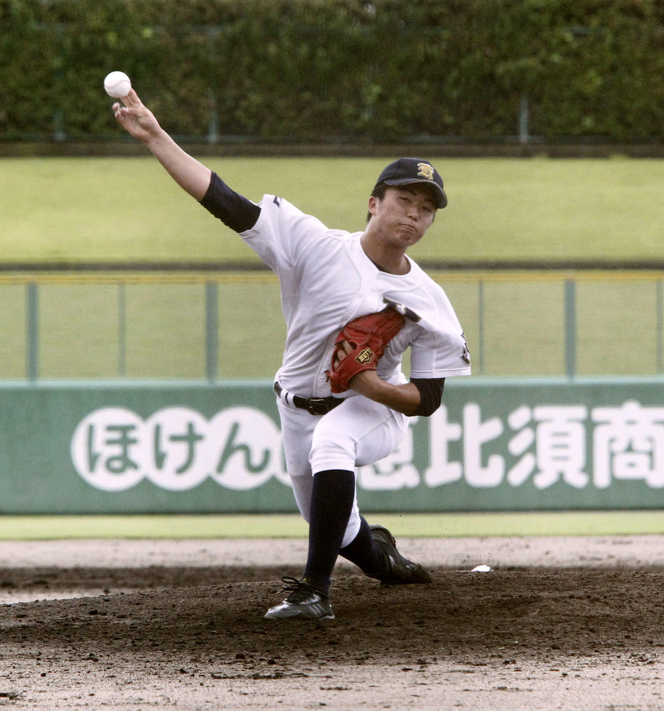 力投するプロ注目の早鞆エース渕上竜椰投手（撮影・菊川光一）