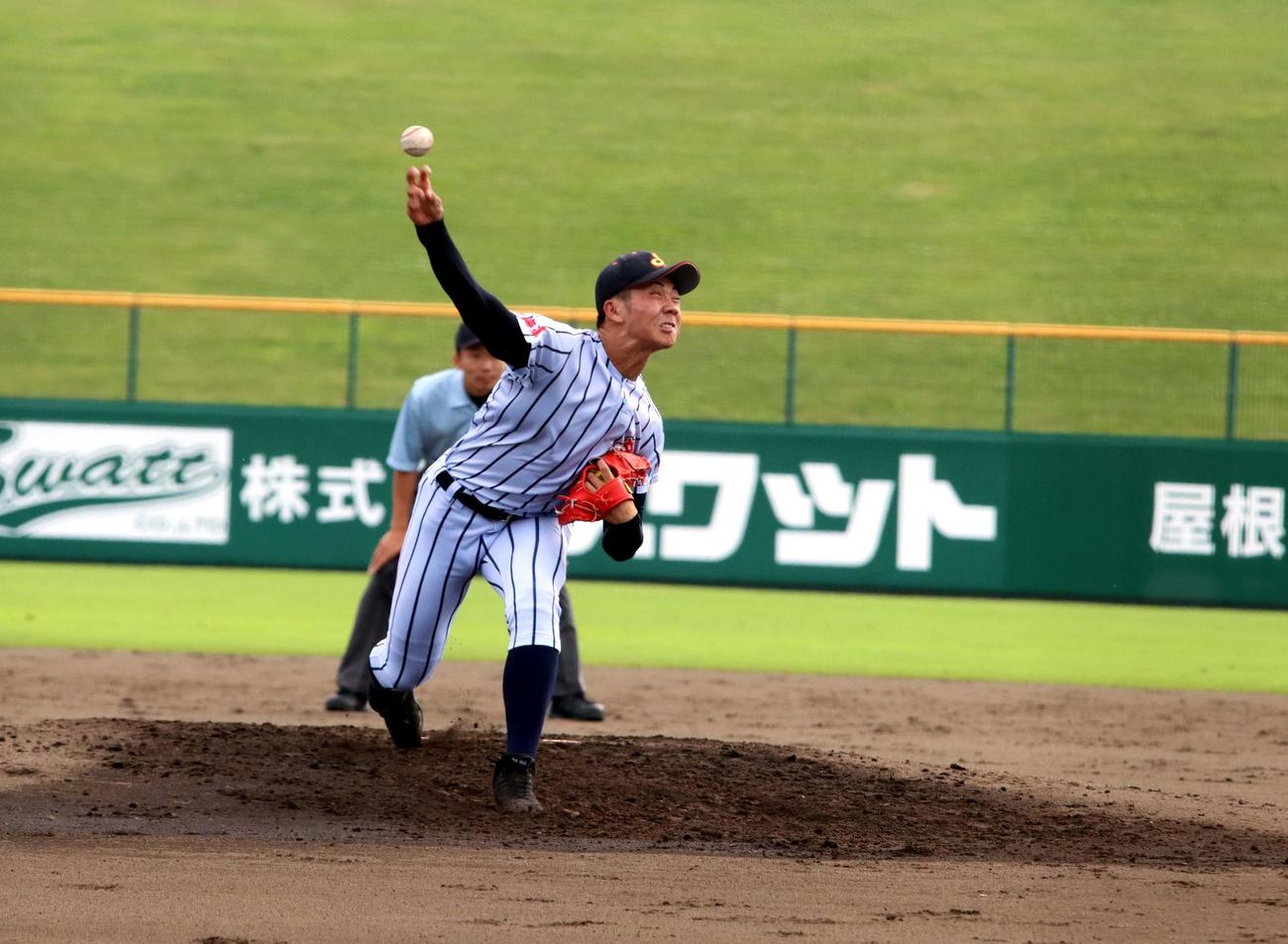 白樺学園対帯広柏葉　7回無失点で初戦突破に貢献した白樺学園の片山（撮影・永野高輔）