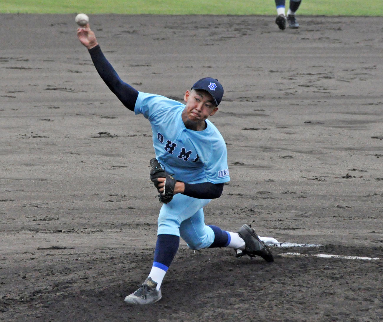 光泉カトリック戦の7回、緊急登板した近江・山田陽翔は3回無失点と好投した（撮影・石橋隆雄）