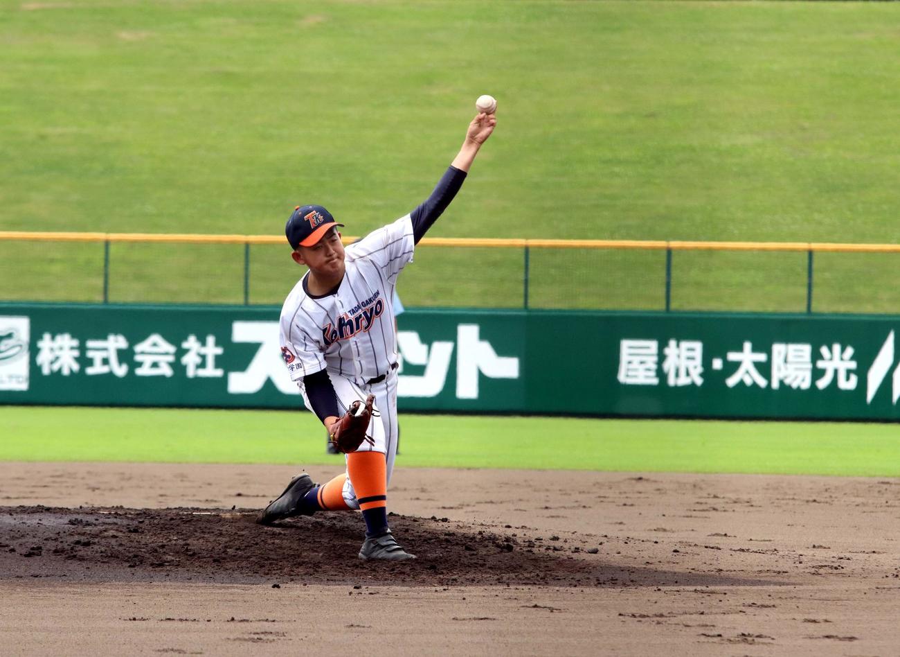 清水対江陵　4回無安打10奪三振と好投した江陵の先発沢（撮影・永野高輔）