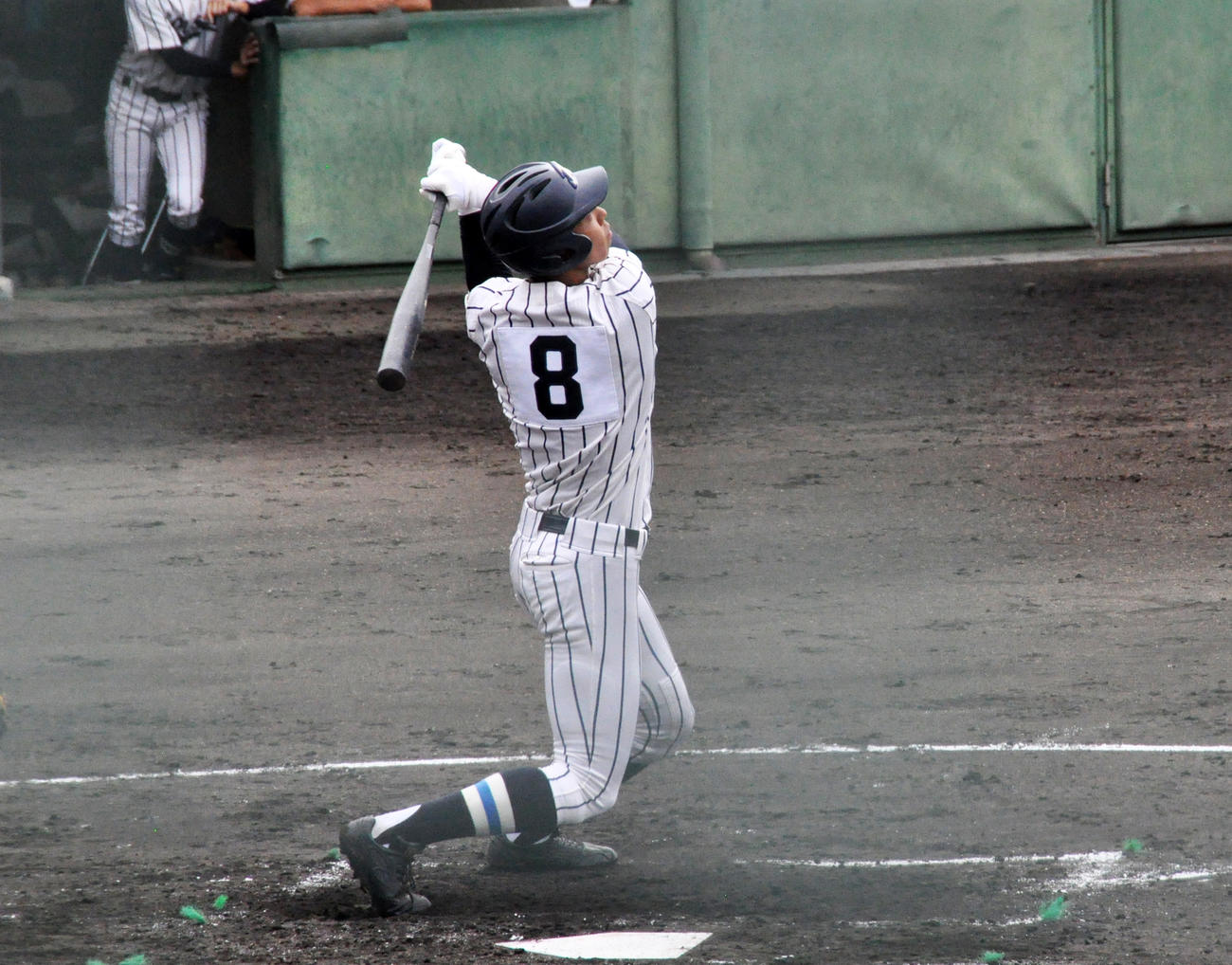 4回1死一、二塁、光泉カトリックの4番森本修都（しゅうと）外野手は左飛に倒れる（撮影・石橋隆雄）