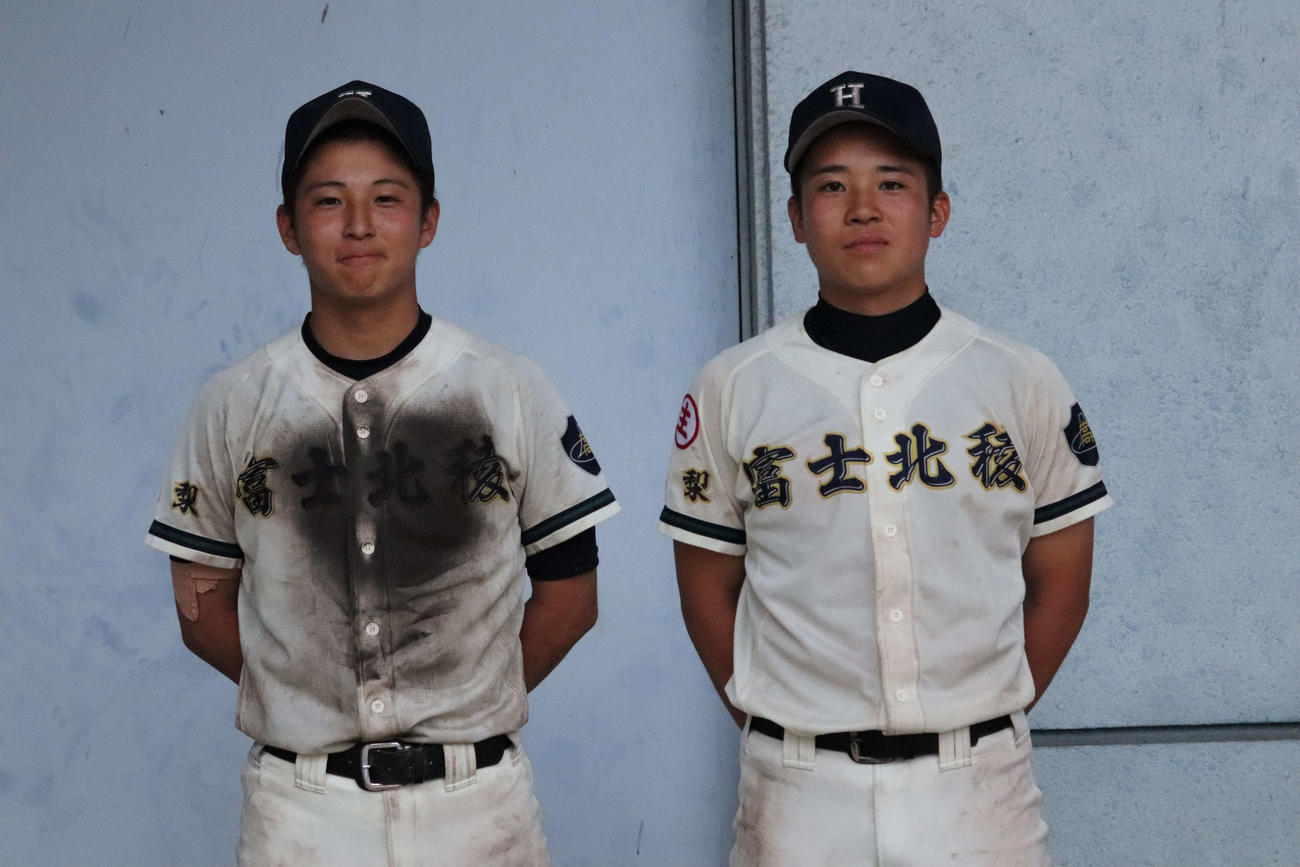 試合後の取材に応じた富士北稜の古西祐羽（右）と古西祥羽（左）（撮影・三須佳夏）