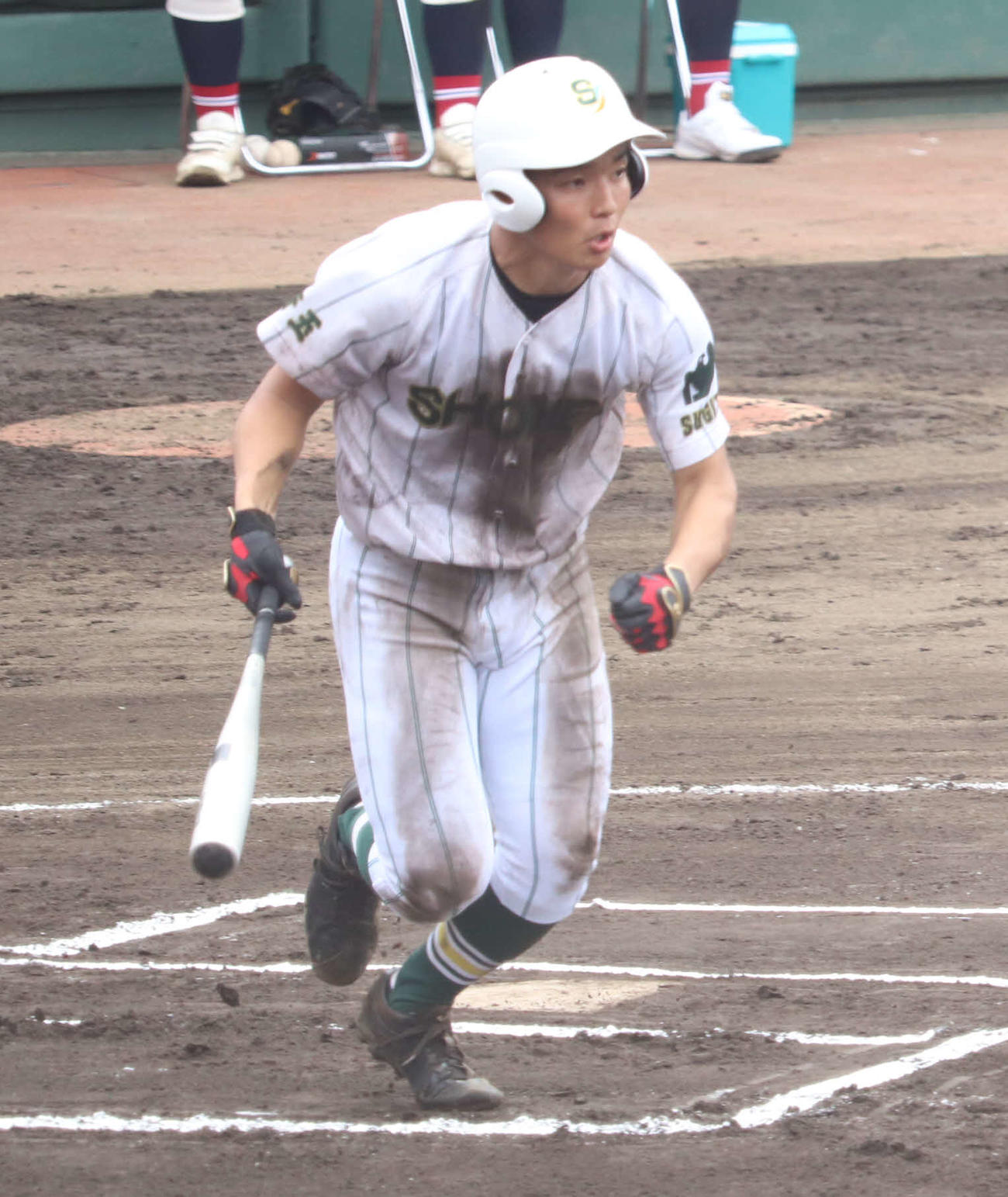 昌平対聖望学園　6回表昌平無死、右前安打を放つ昌平・渡辺（撮影・湯本勝大）