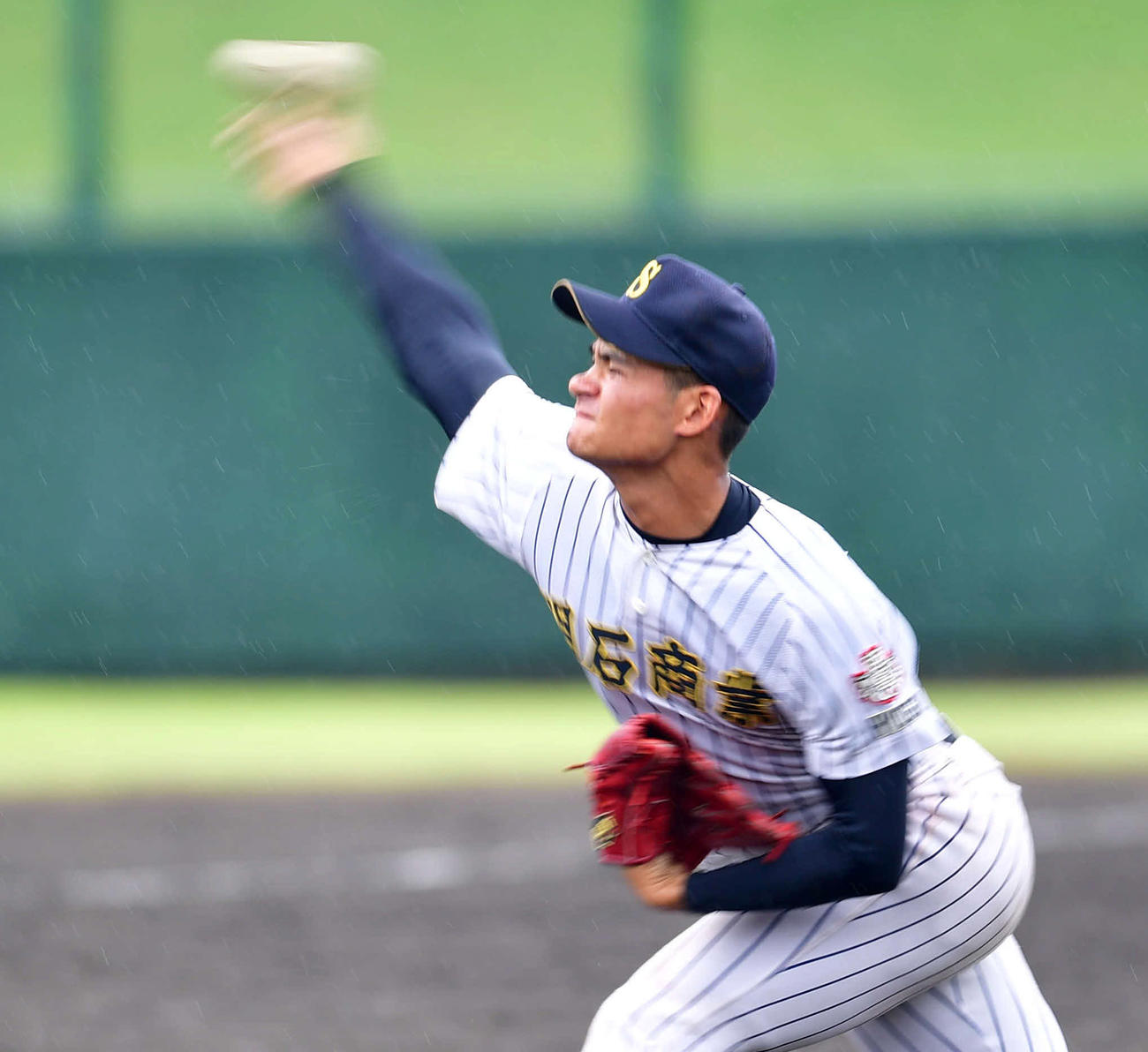 3回を投げ、無安打7奪三振の好投を見せた明石商先発の中森俊介（撮影・岩下翔太）
