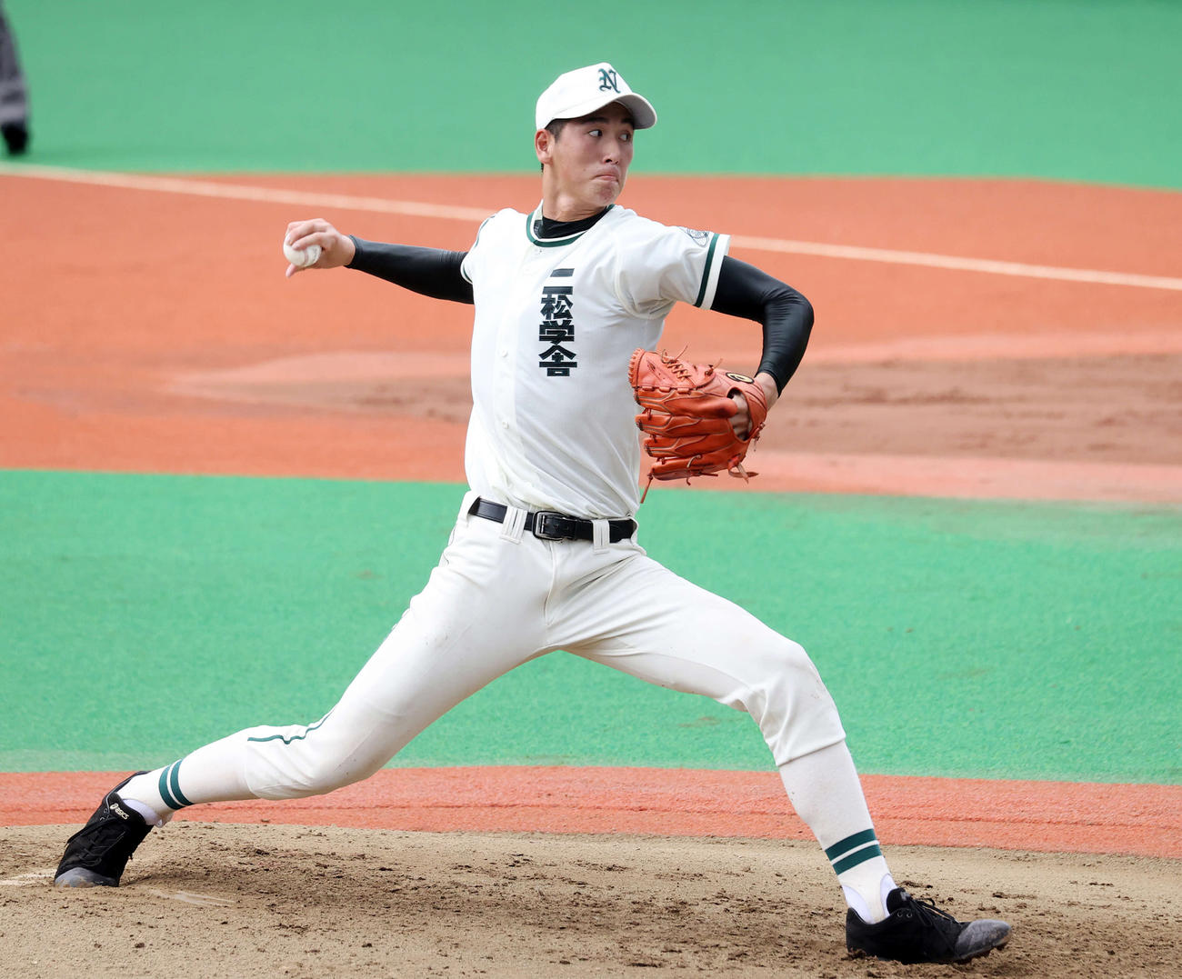 先発し力投する二松学舎大付・秋広優人（撮影・鈴木正人）