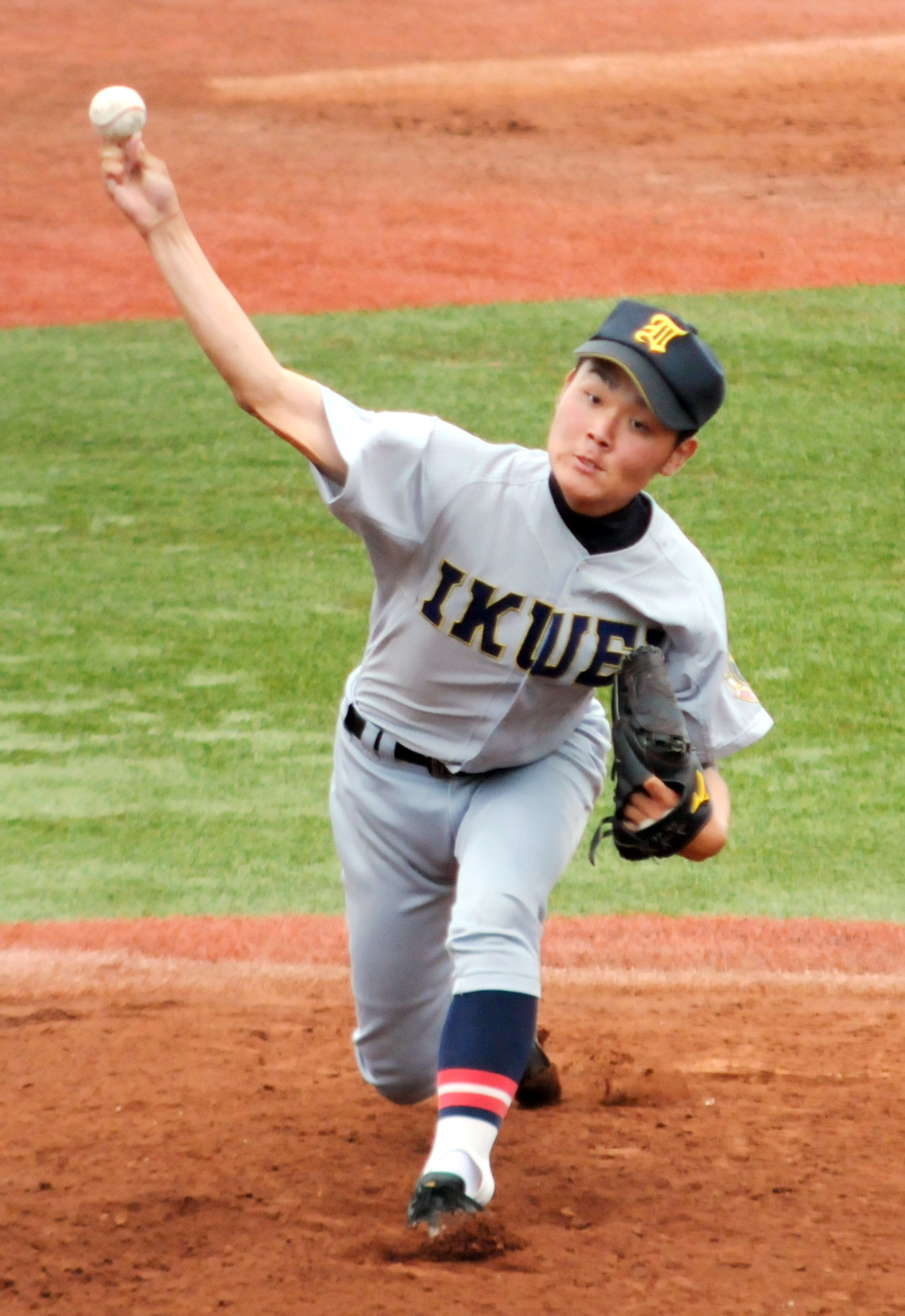 公式戦初ベンチ入りの仙台育英・風岡は3回に登板し「トルネード投法」で無安打に抑える（撮影・佐々木雄高）