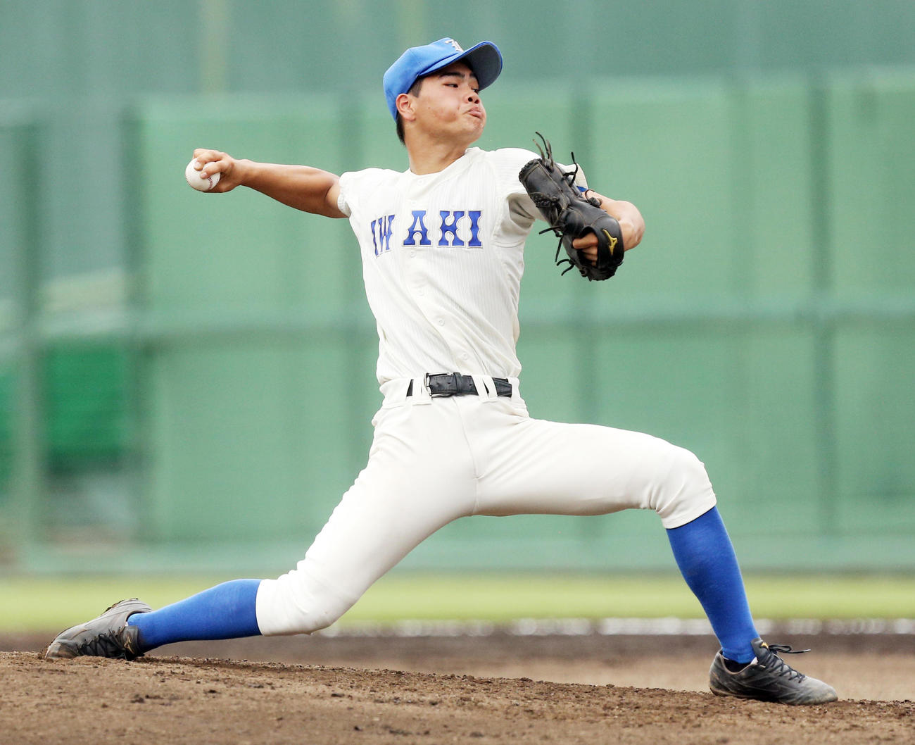 磐城対安積　力投する磐城・佐藤（撮影・野上伸悟）