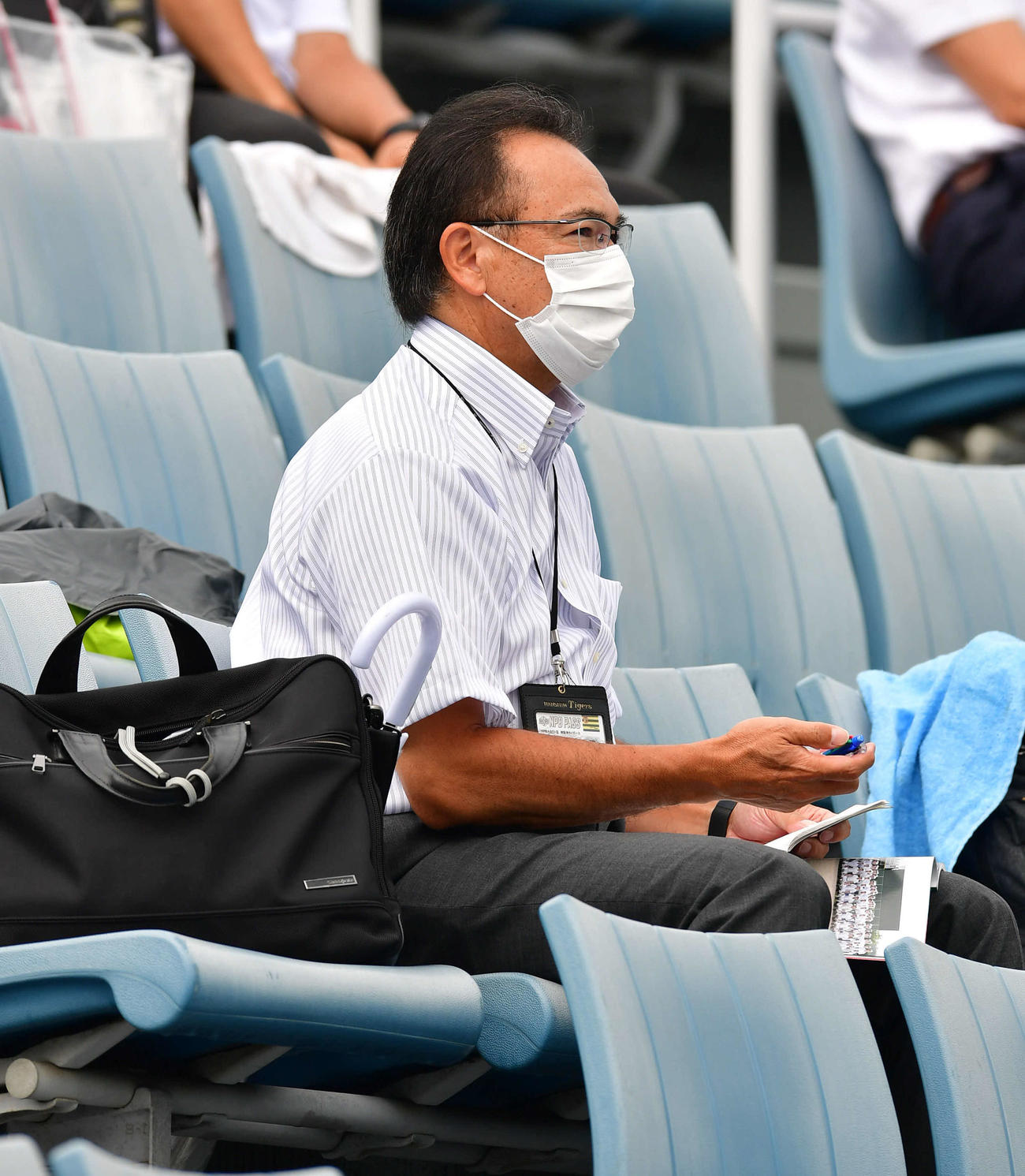 四条畷対履正社の試合を視察した阪神・和田豊TA（撮影・岩下翔太）