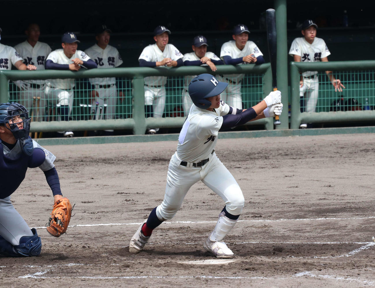 岩内対北照　1回裏北照2死二、三塁、中前2点適時打を放つ坂本（撮影・浅水友輝）