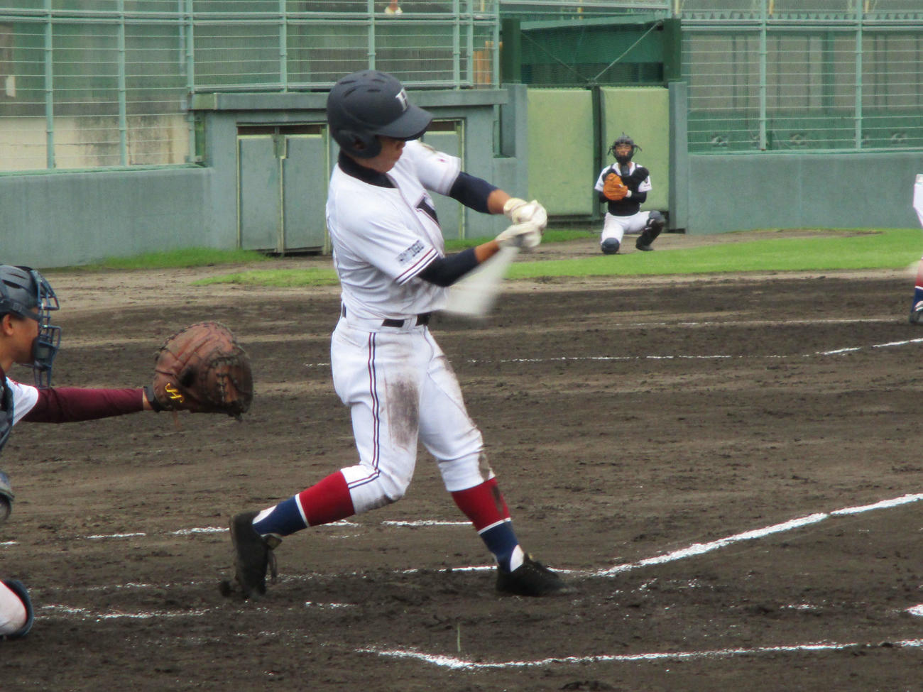 西宮東対猪名川　7回無死三塁、西宮東・渡部は右越えに適時二塁打を放つ（撮影・只松憲）