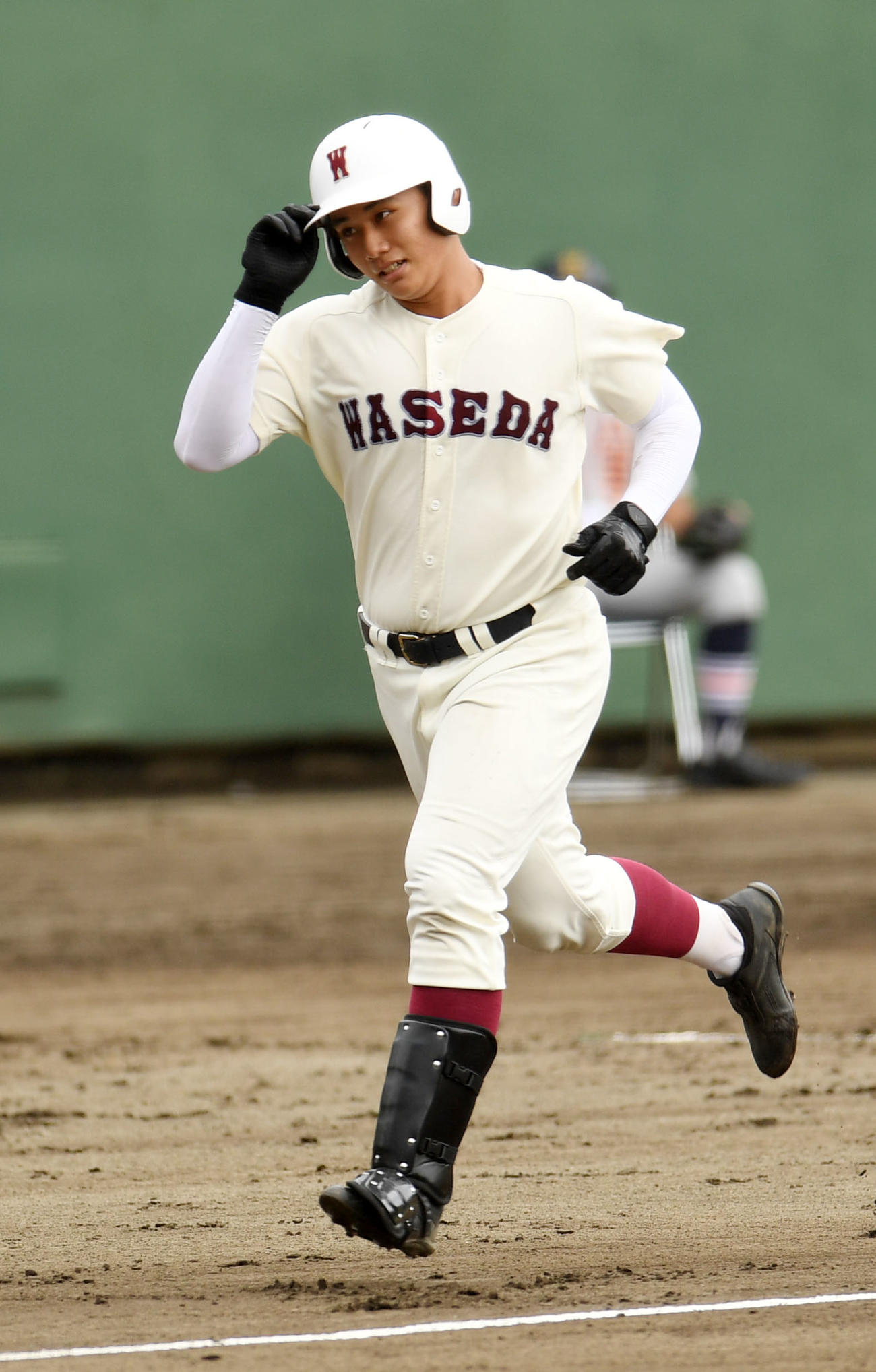 早実対八王子学園八王子　4回表早実無死、左越え本塁打を放ち笑顔を見せる清宮（撮影・横山健太）