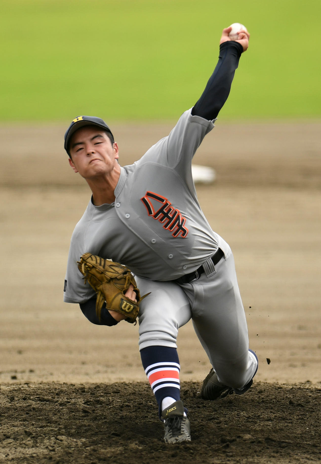 早実対八王子学園八王子　力投する八王子学園八王子・溝口（撮影・横山健太）
