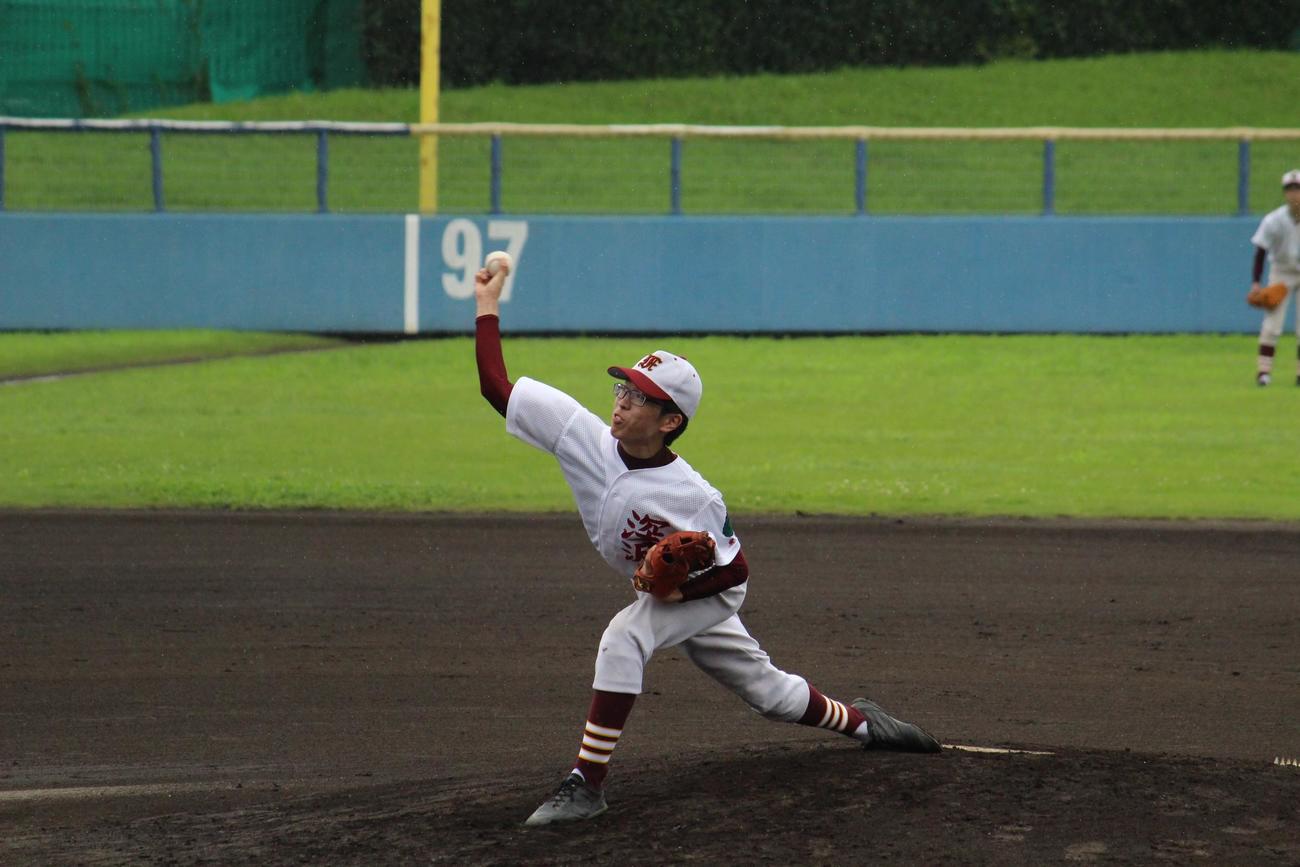 深沢対成城学園　兄に続いて登板した弟の都沢康介（撮影・玉置肇）