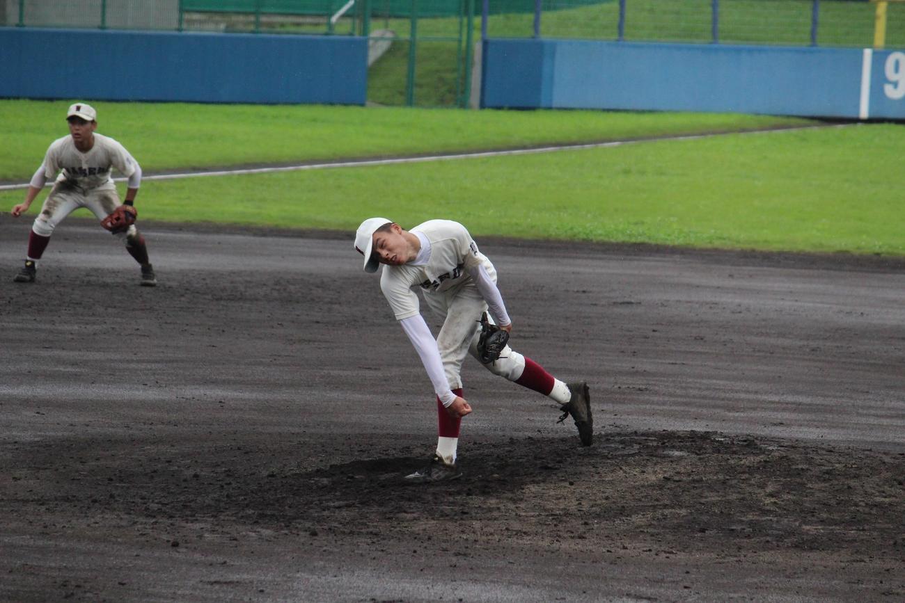 八王子実践対早実　完封勝利を収めた早実・田和（撮影・玉置肇）