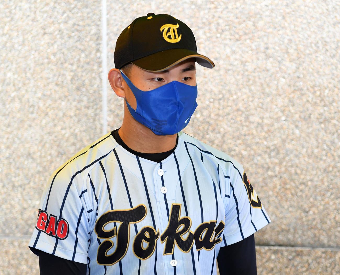 駒場学園対東海大菅生　マスク姿で取材に応じる東海大菅生・杉崎（撮影・横山健太）
