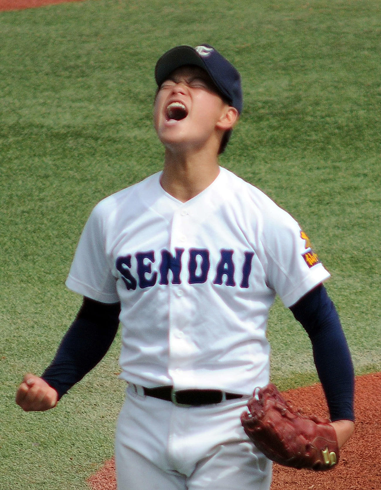 古川工対仙台一　8回表、ピンチをしのぎ雄たけびを上げる仙台一エース奥山（撮影・佐々木雄高）