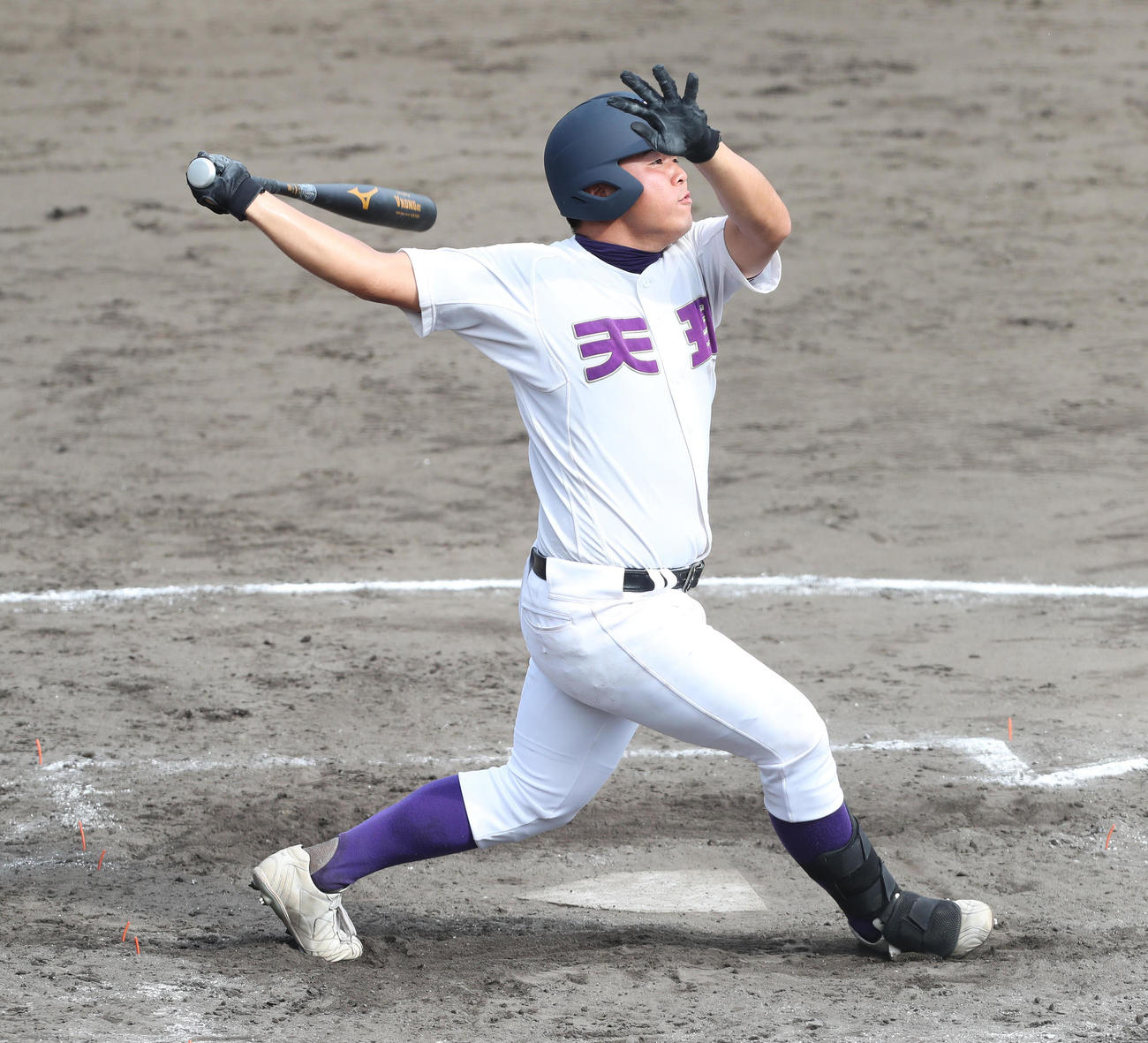 奈良朱雀対天理　4回裏天理1死一塁、左越え2点本塁打を放つ河西（撮影・白石智彦）