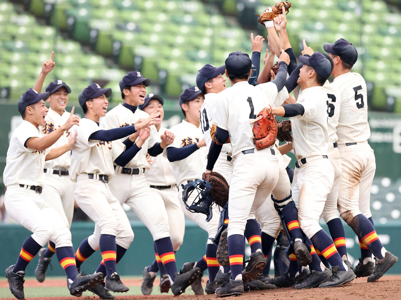 昌平対狭山ケ丘　昌平に勝利し歓喜する狭山ケ丘ナイン（撮影・垰建太）
