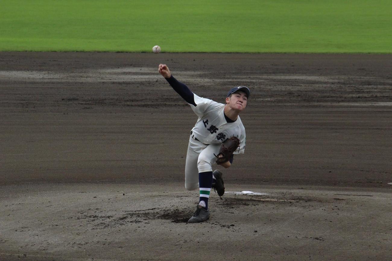 上野学園対昭和鉄道　先発した上野学園・田崎
