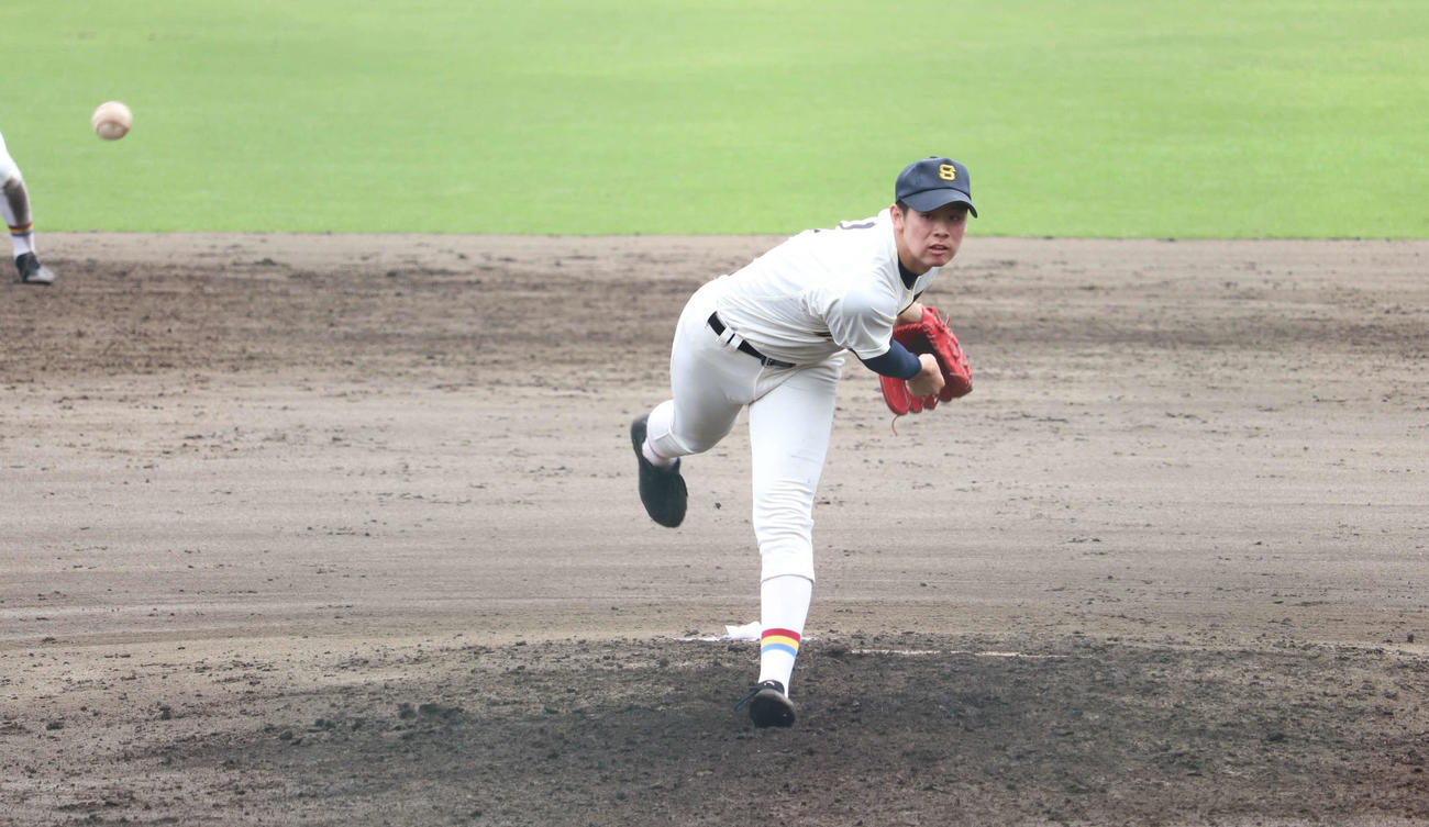 聖徳学園対創価　7回に登板し、1回無安打無失点3奪三振だった創価・森畑侑大投手（撮影・湯本勝大）