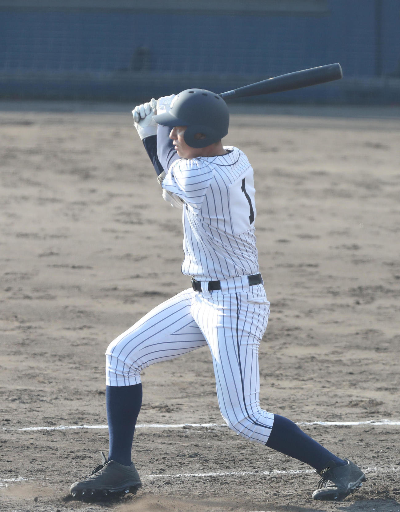 東大阪大柏原対和泉総合　4回表東大阪大柏原無死二、三塁、右線2点適時三塁打を放つ近藤一輝（撮影・白石智彦）