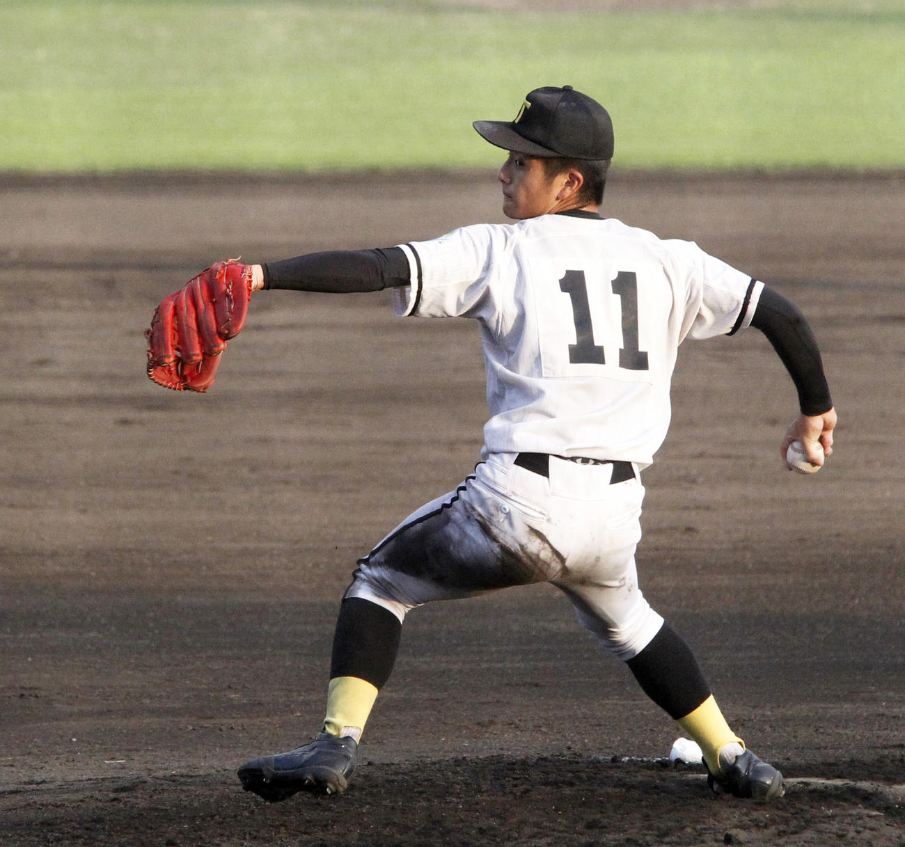 先発で力投する津久見・林田（撮影・菊川光一）