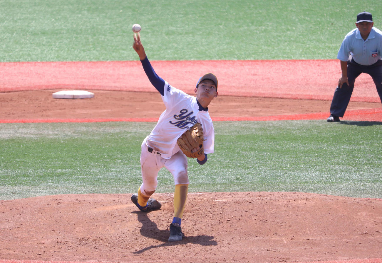 横須賀南対大和　先発し、力投する横須賀南・青木翔矢（撮影・湯本勝大）