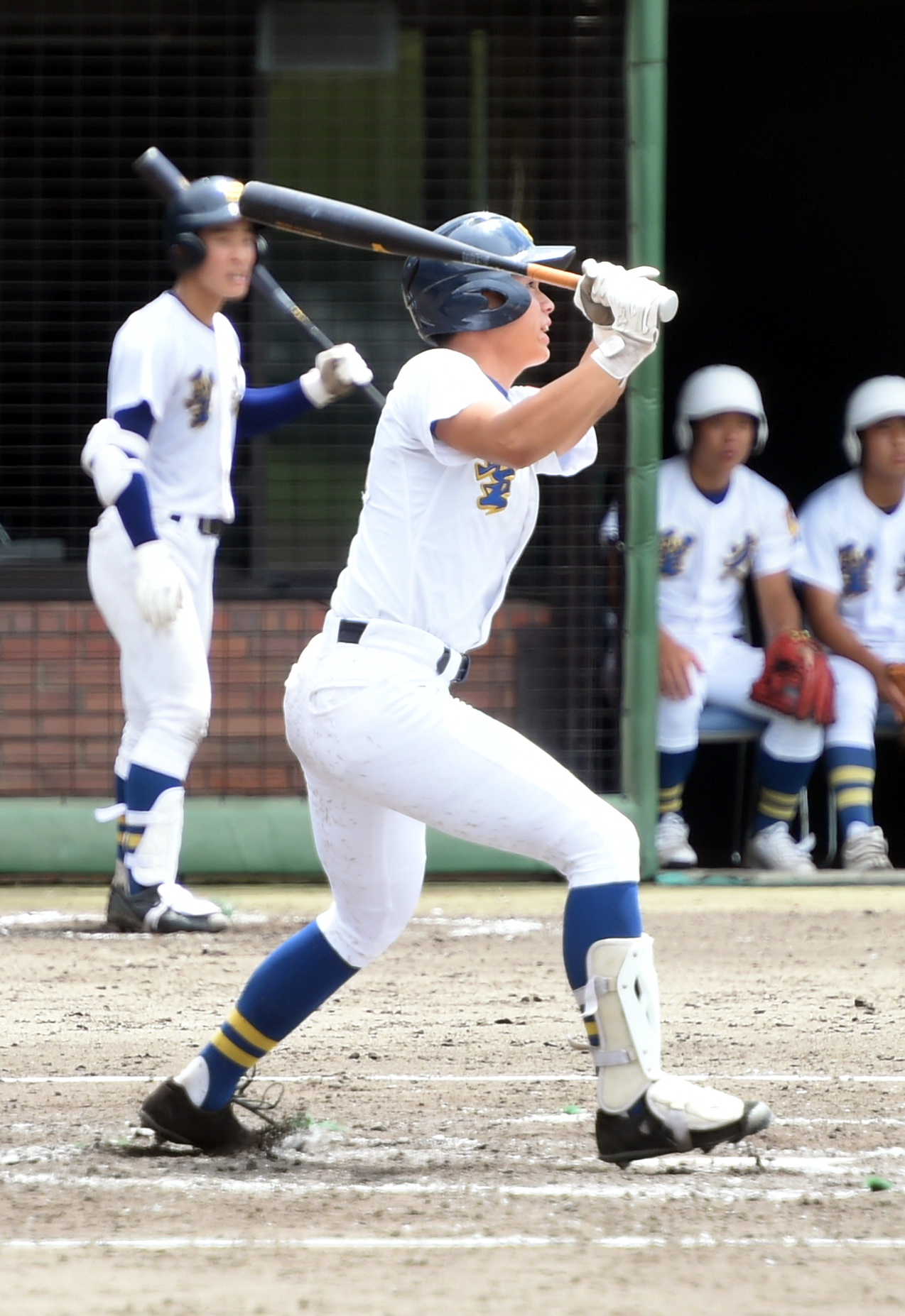白河対聖光学院　5回裏聖光学院1死二塁、左中間に逆転2ランを放った星（撮影・山田愛斗）