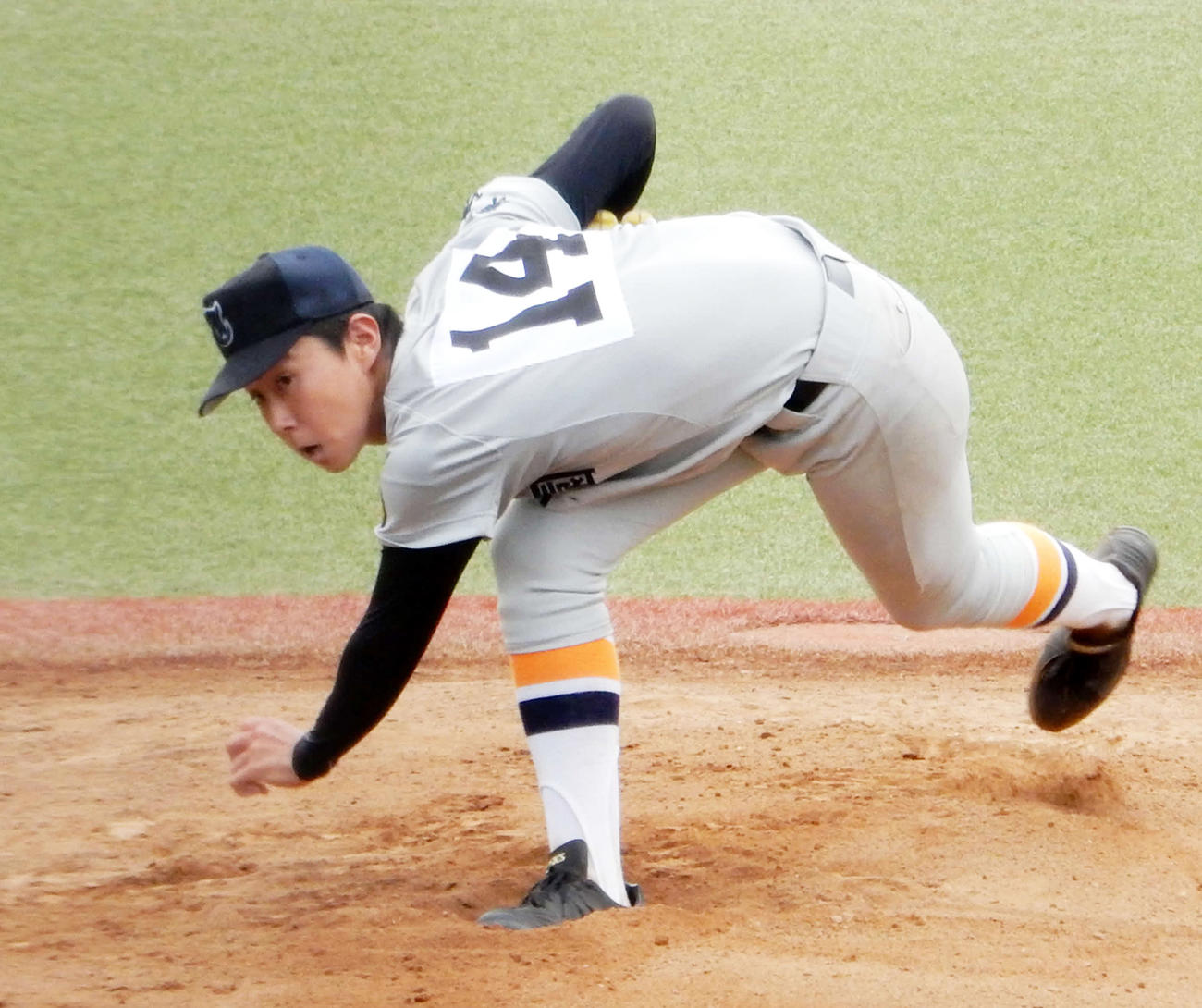 公式戦初先発の東亜学園・鈴木隆は1四球を許しただけで、7回参考記録ながらノーヒットノーランを達成した（撮影・米谷輝昭）